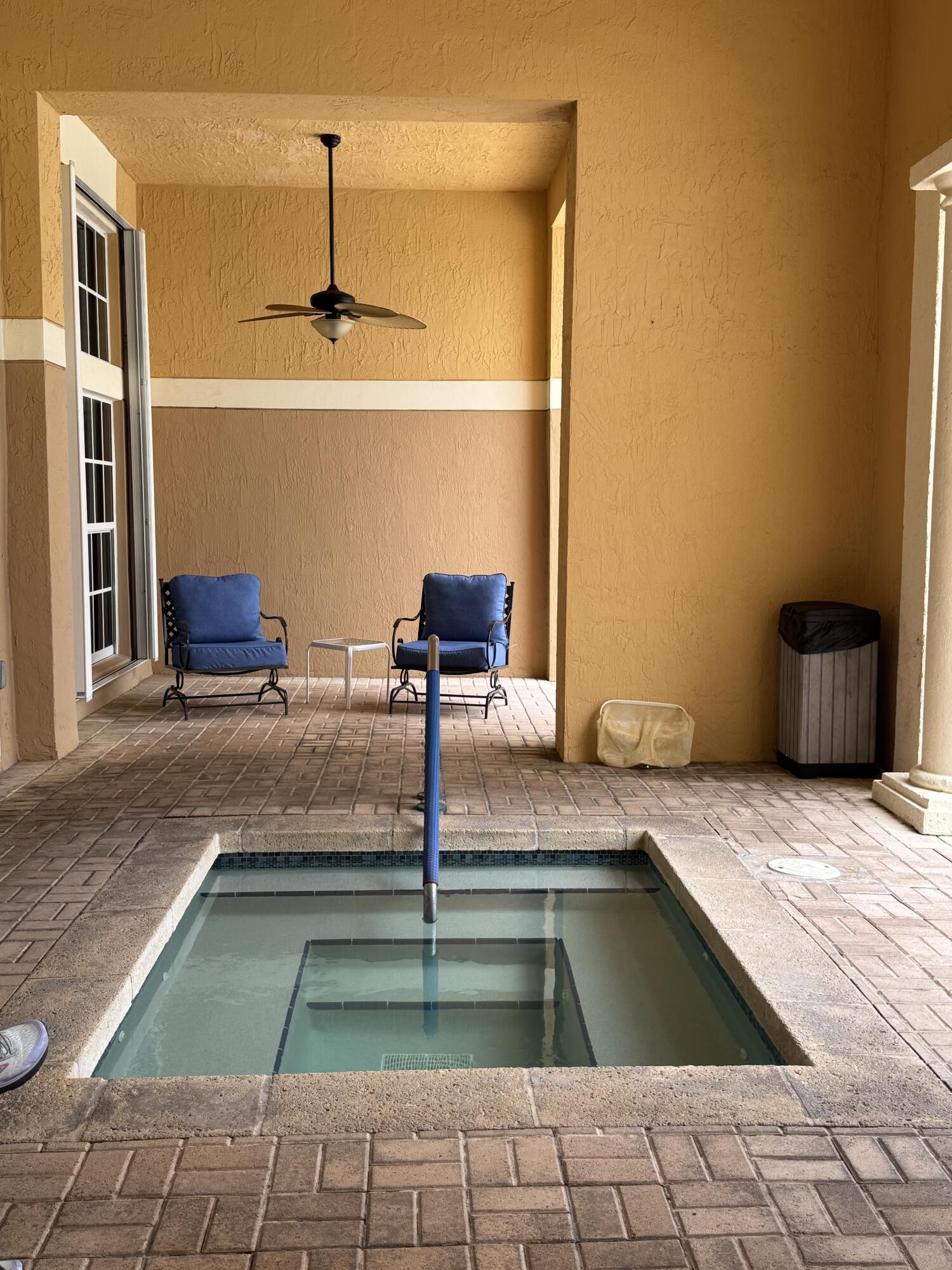 HYPOLUXOS MARINERS CAY CONDO - Residential