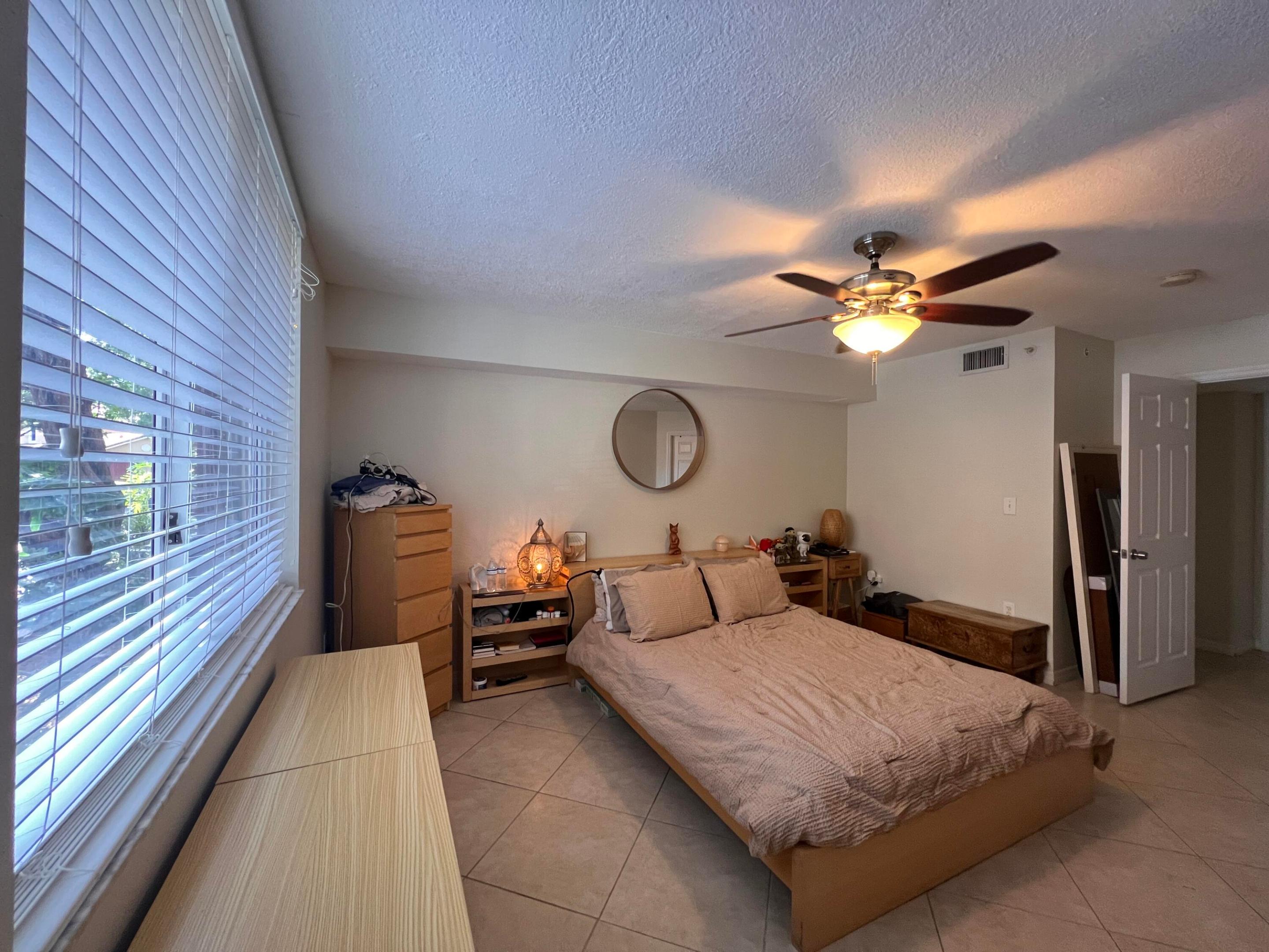 HYPOLUXOS MARINERS CAY CONDO - Residential