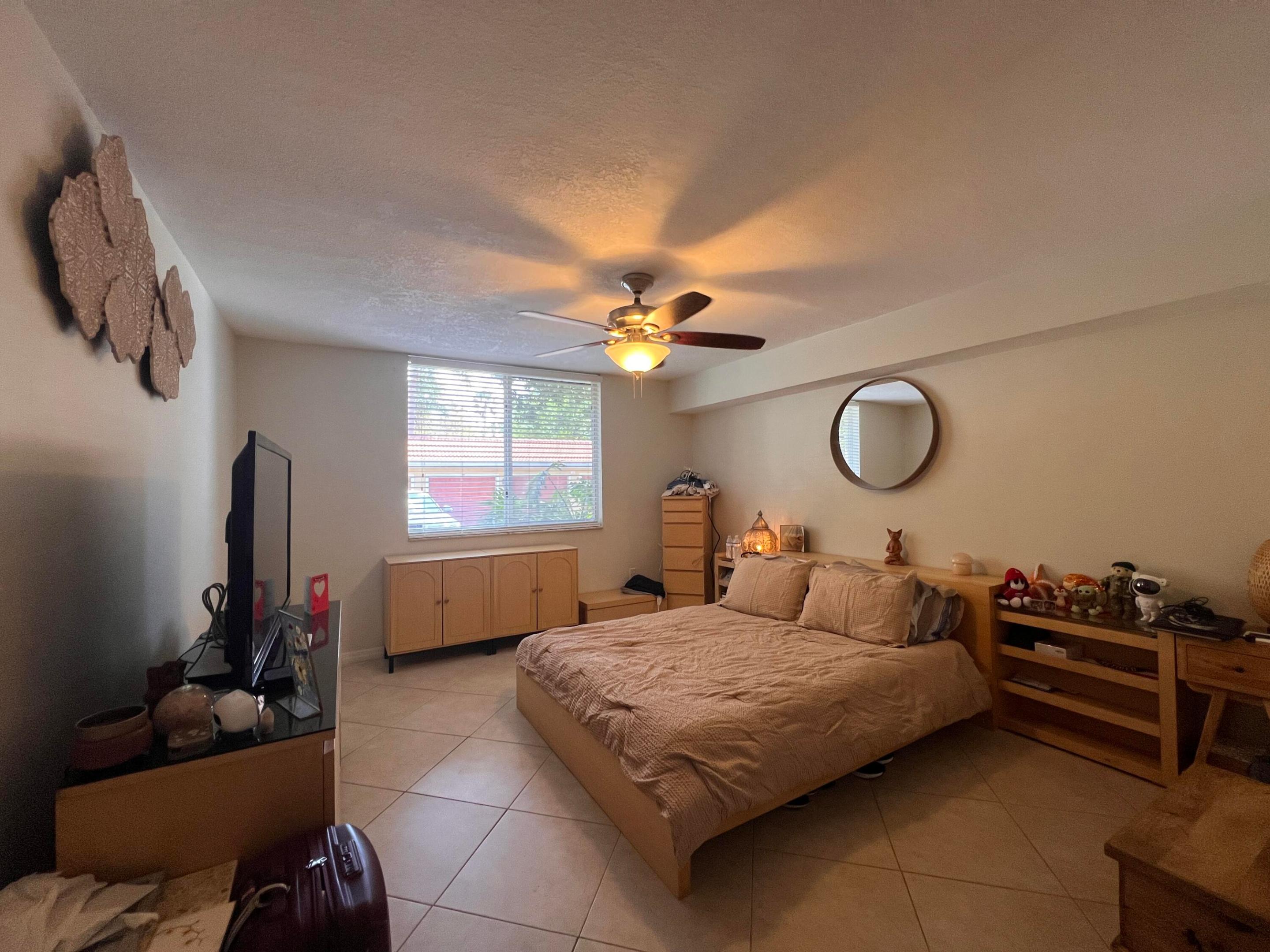 HYPOLUXOS MARINERS CAY CONDO - Residential