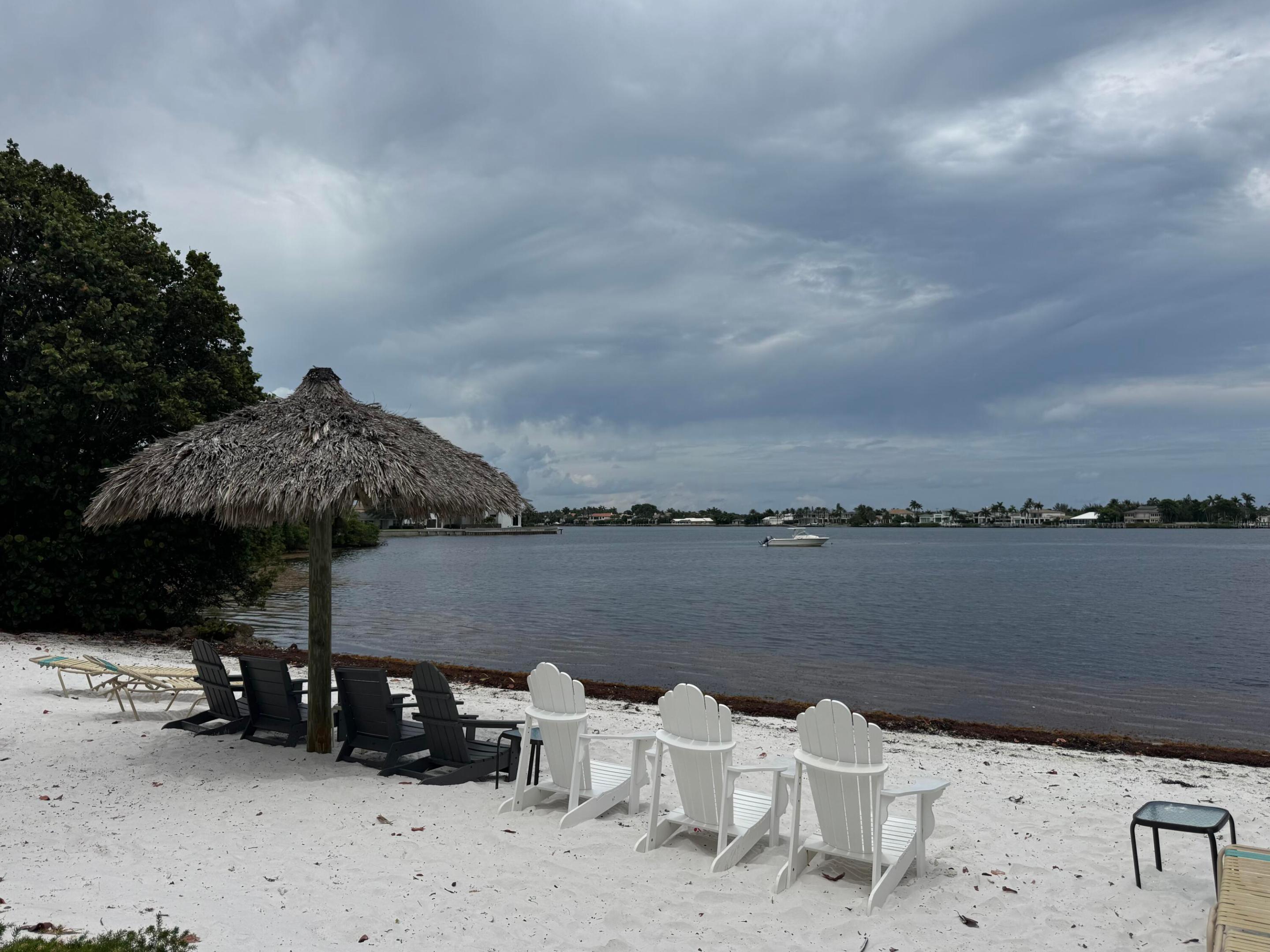 HYPOLUXOS MARINERS CAY CONDO - Residential