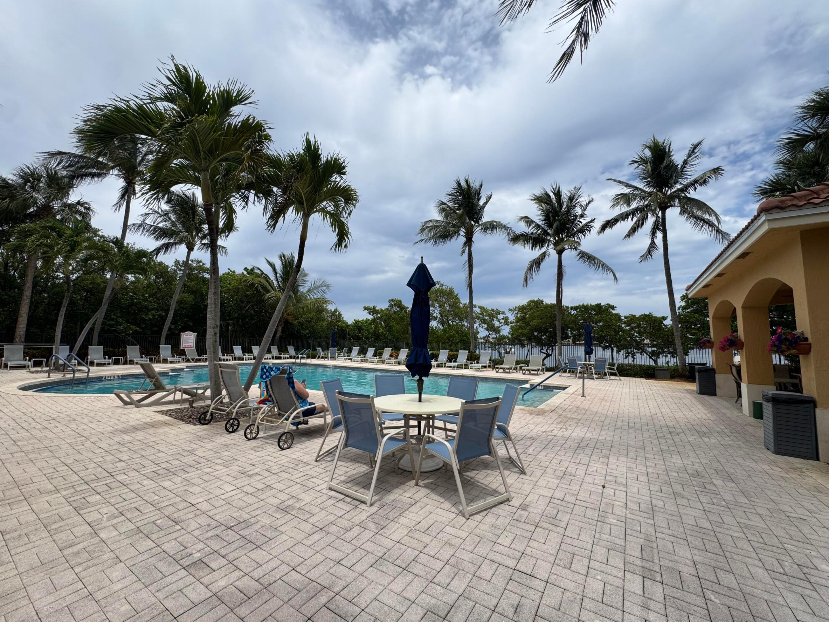 HYPOLUXOS MARINERS CAY CONDO - Residential