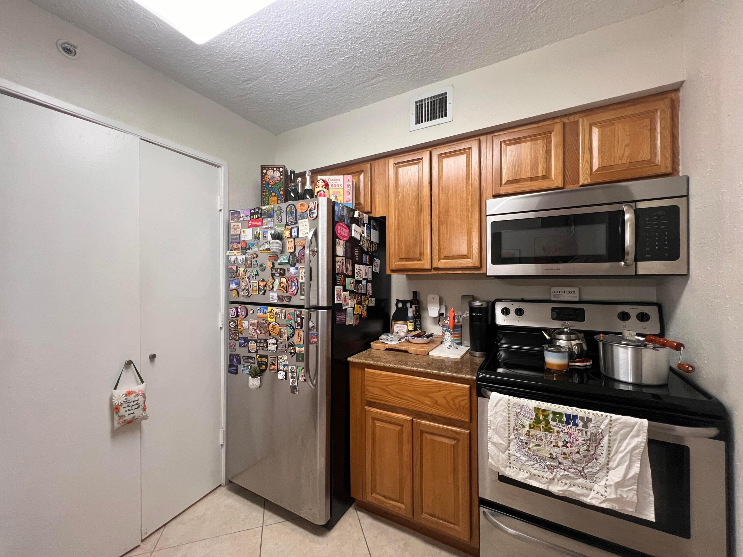 HYPOLUXOS MARINERS CAY CONDO - Residential