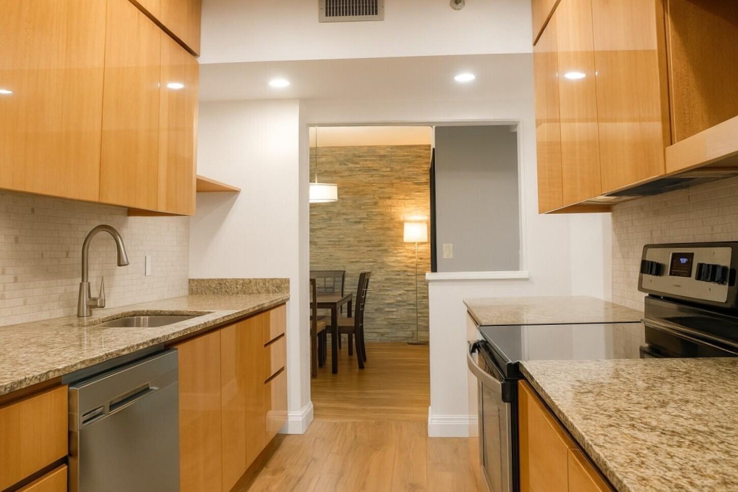 HILLCREST EAST NO 27 CONDO - Residential