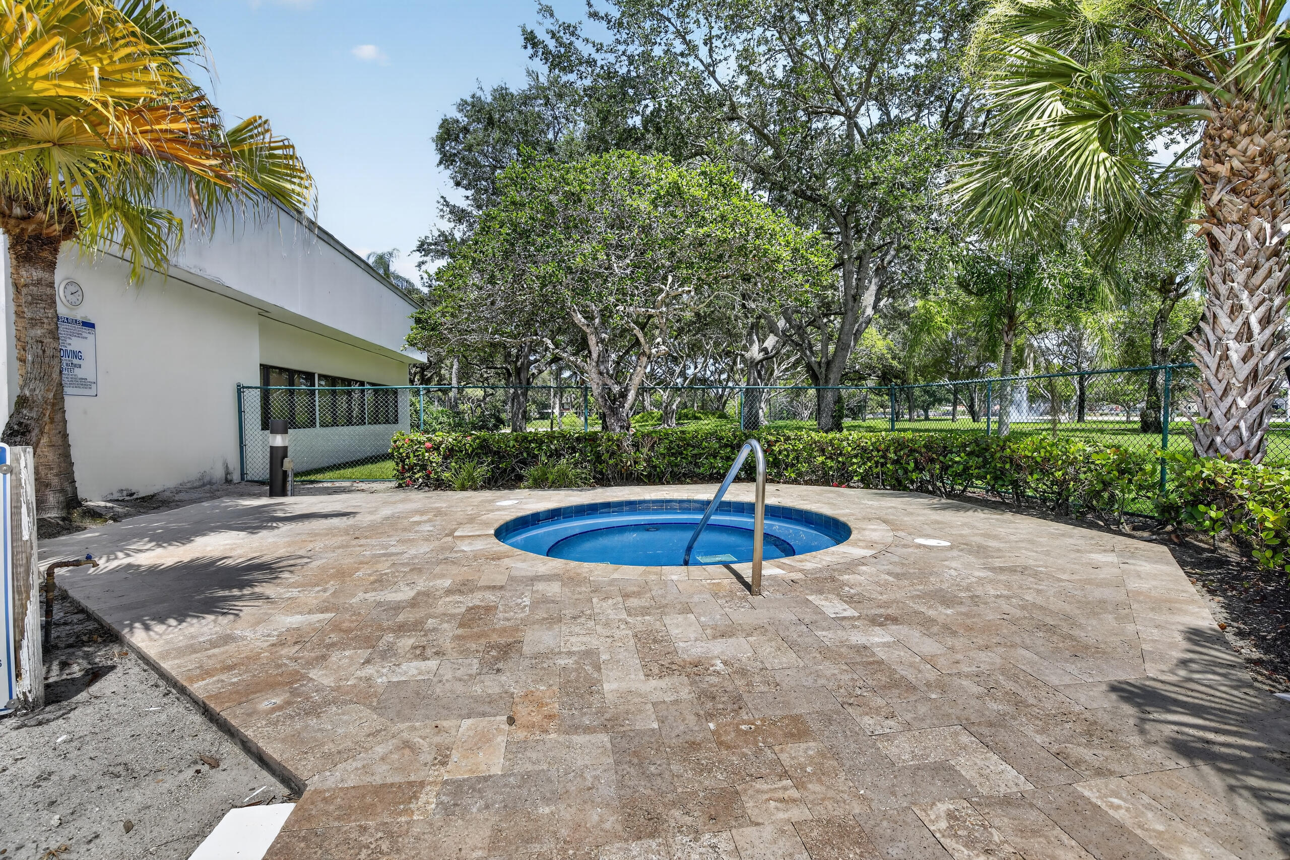 LAKES OF NEWPORT I CONDO - Residential
