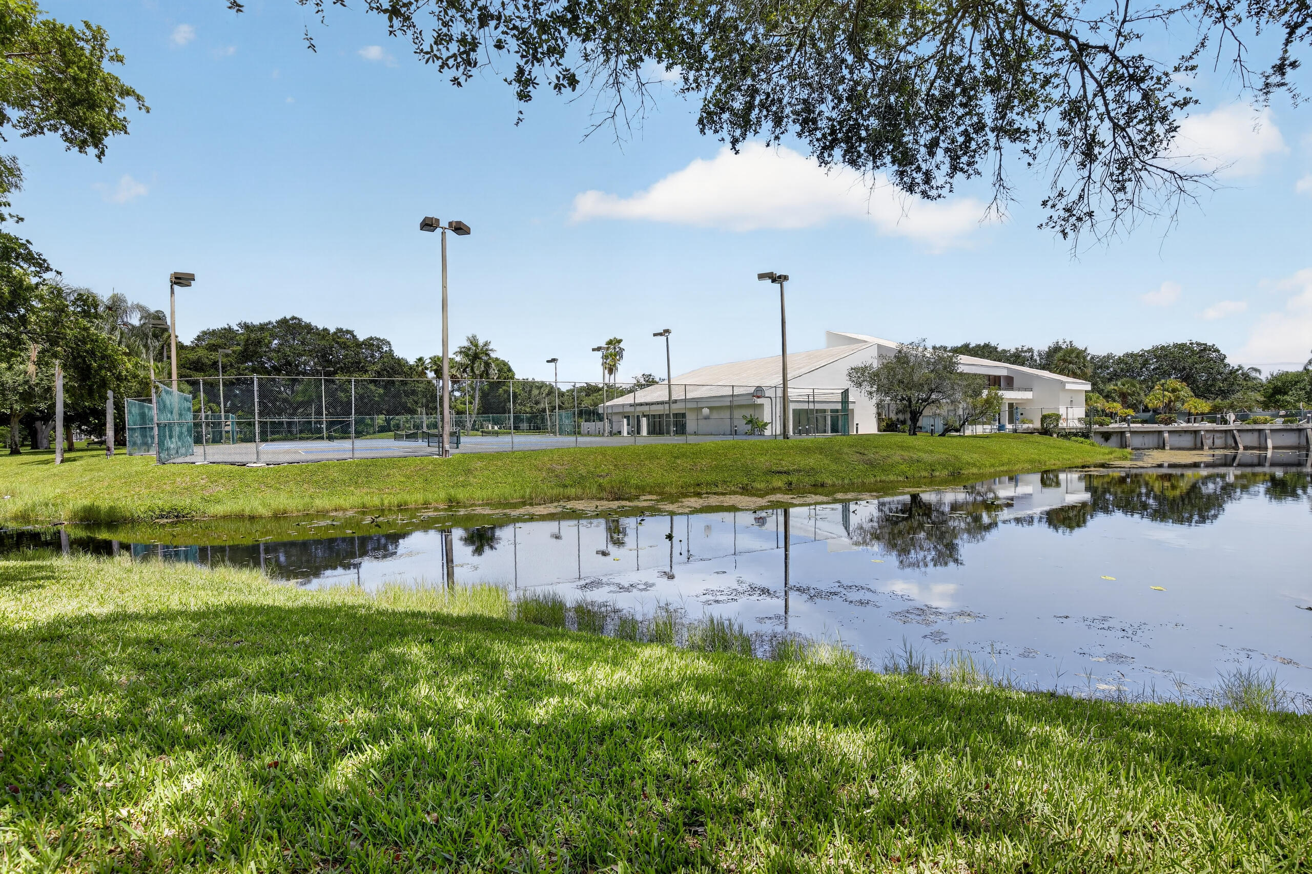 LAKES OF NEWPORT I CONDO - Residential
