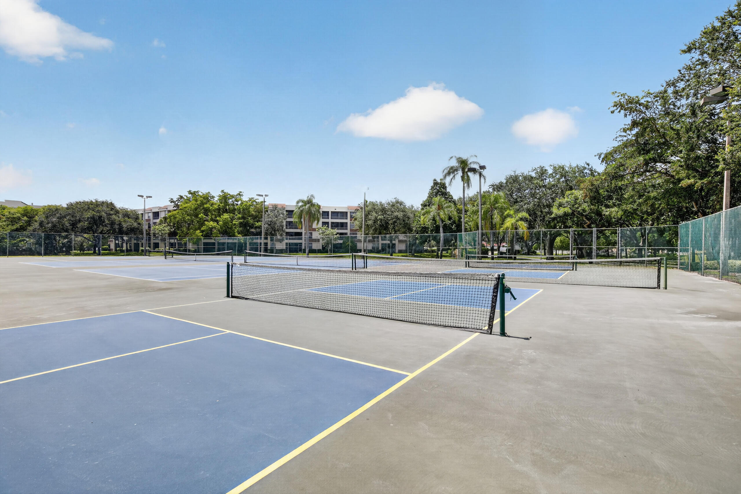 LAKES OF NEWPORT I CONDO - Residential