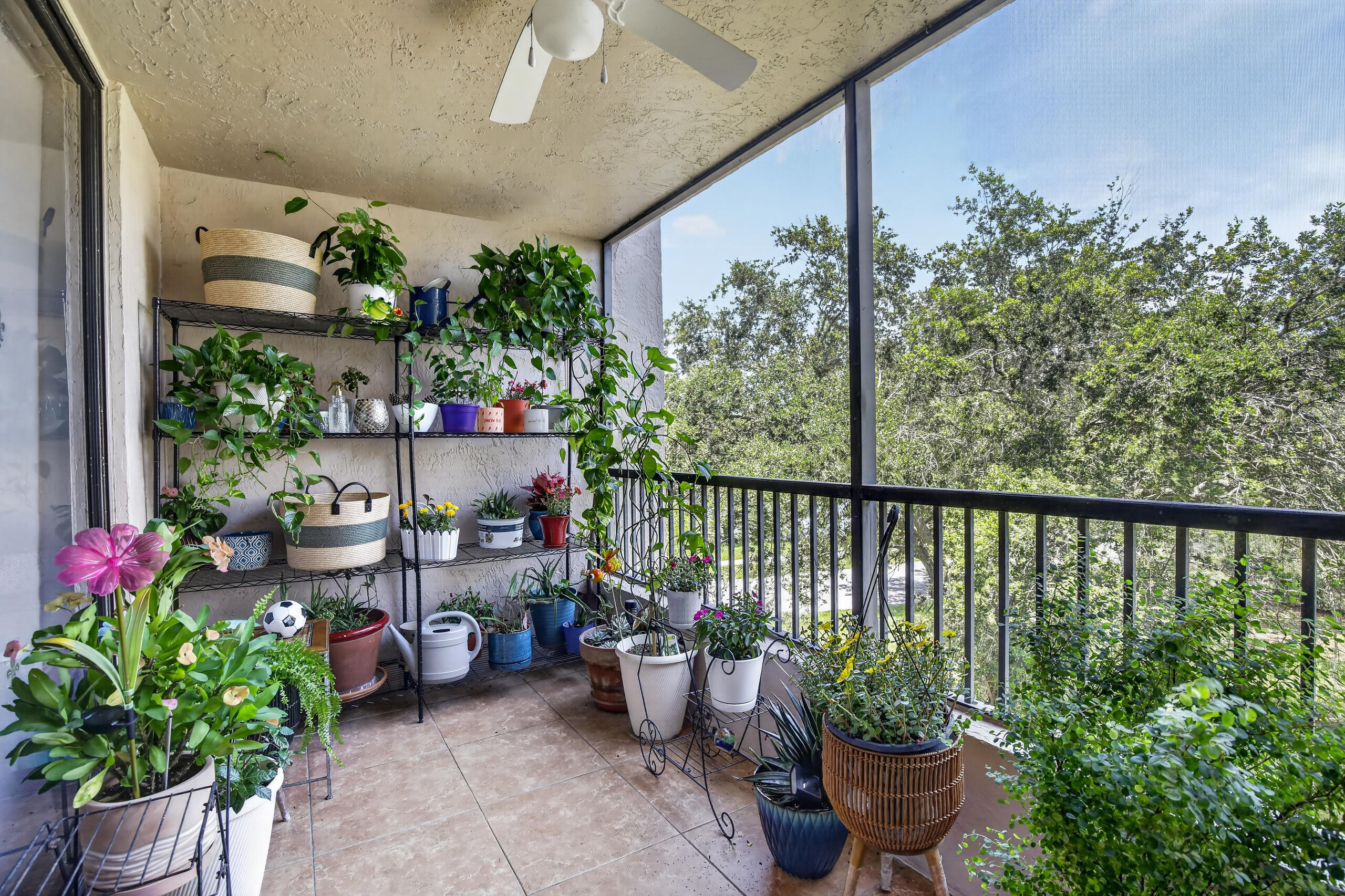LAKES OF NEWPORT I CONDO - Residential