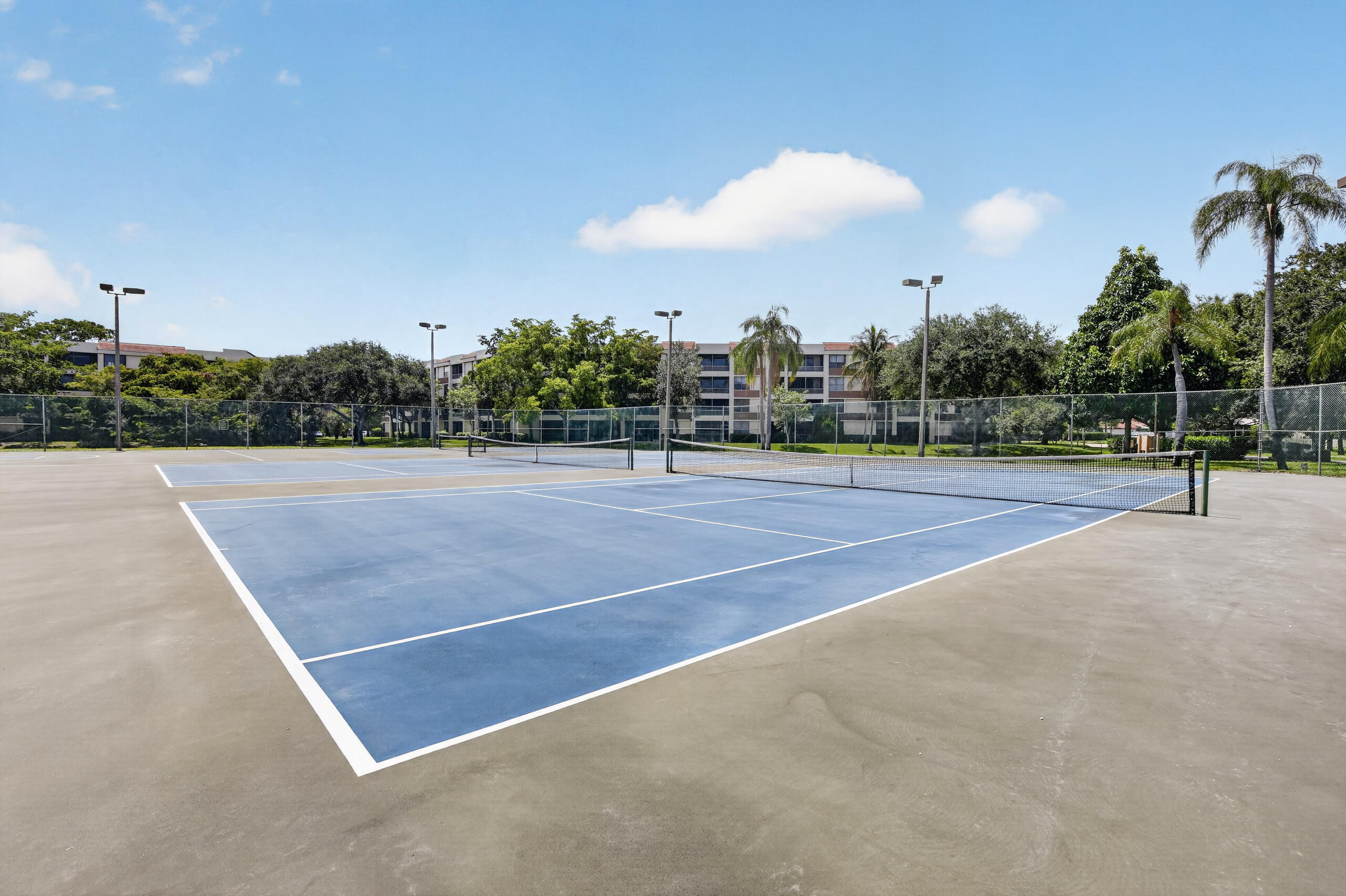 LAKES OF NEWPORT I CONDO - Residential