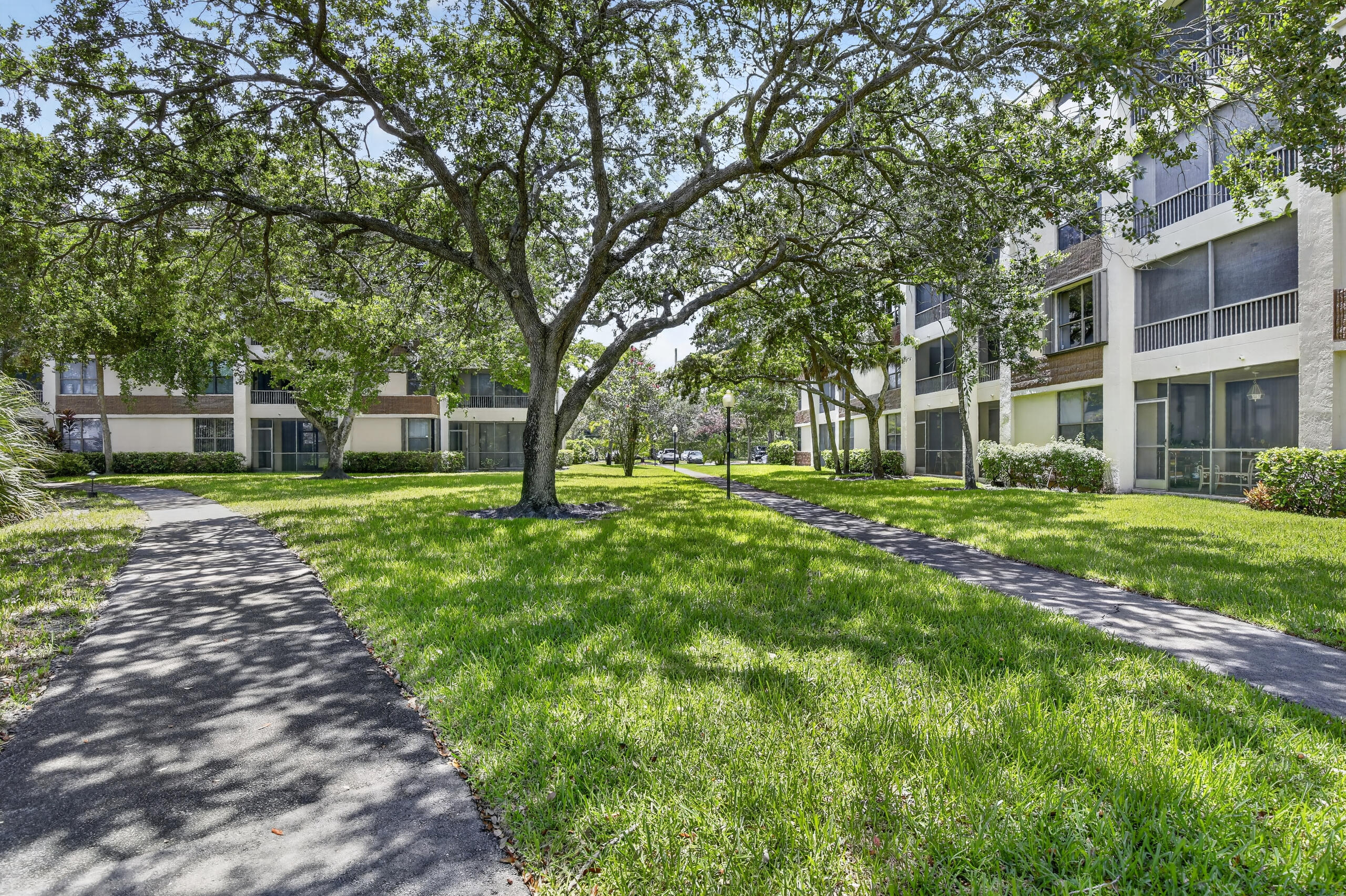 LAKES OF NEWPORT I CONDO - Residential