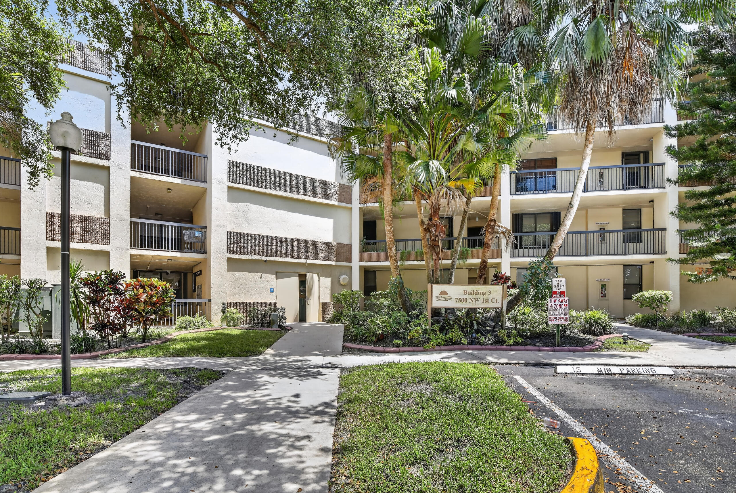 LAKES OF NEWPORT I CONDO - Residential