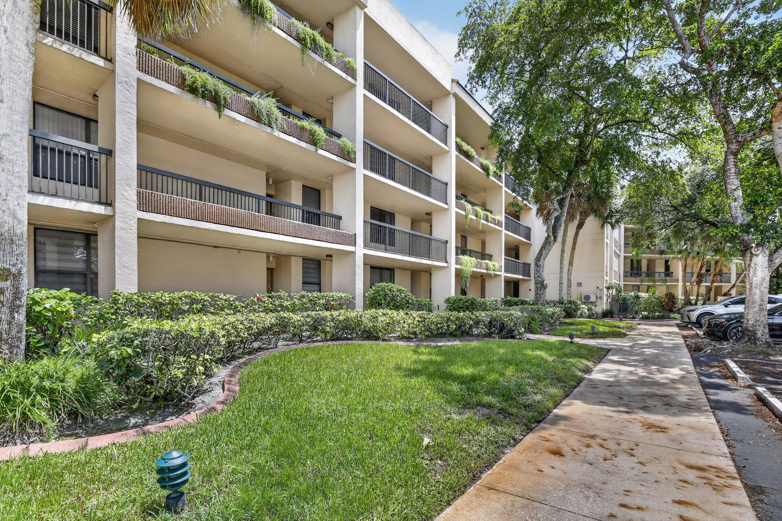 LAKES OF NEWPORT I CONDO - Residential