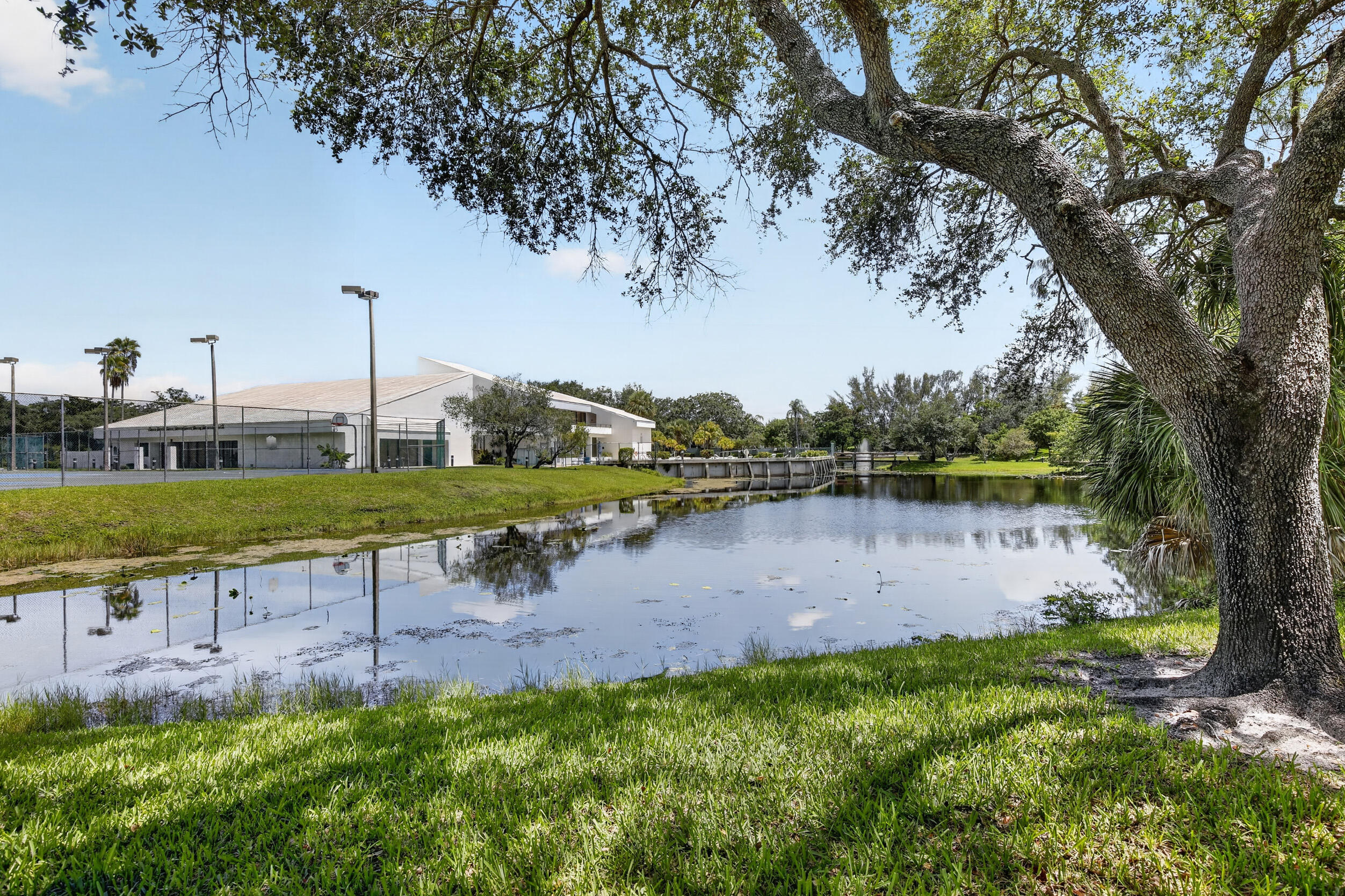 LAKES OF NEWPORT I CONDO - Residential
