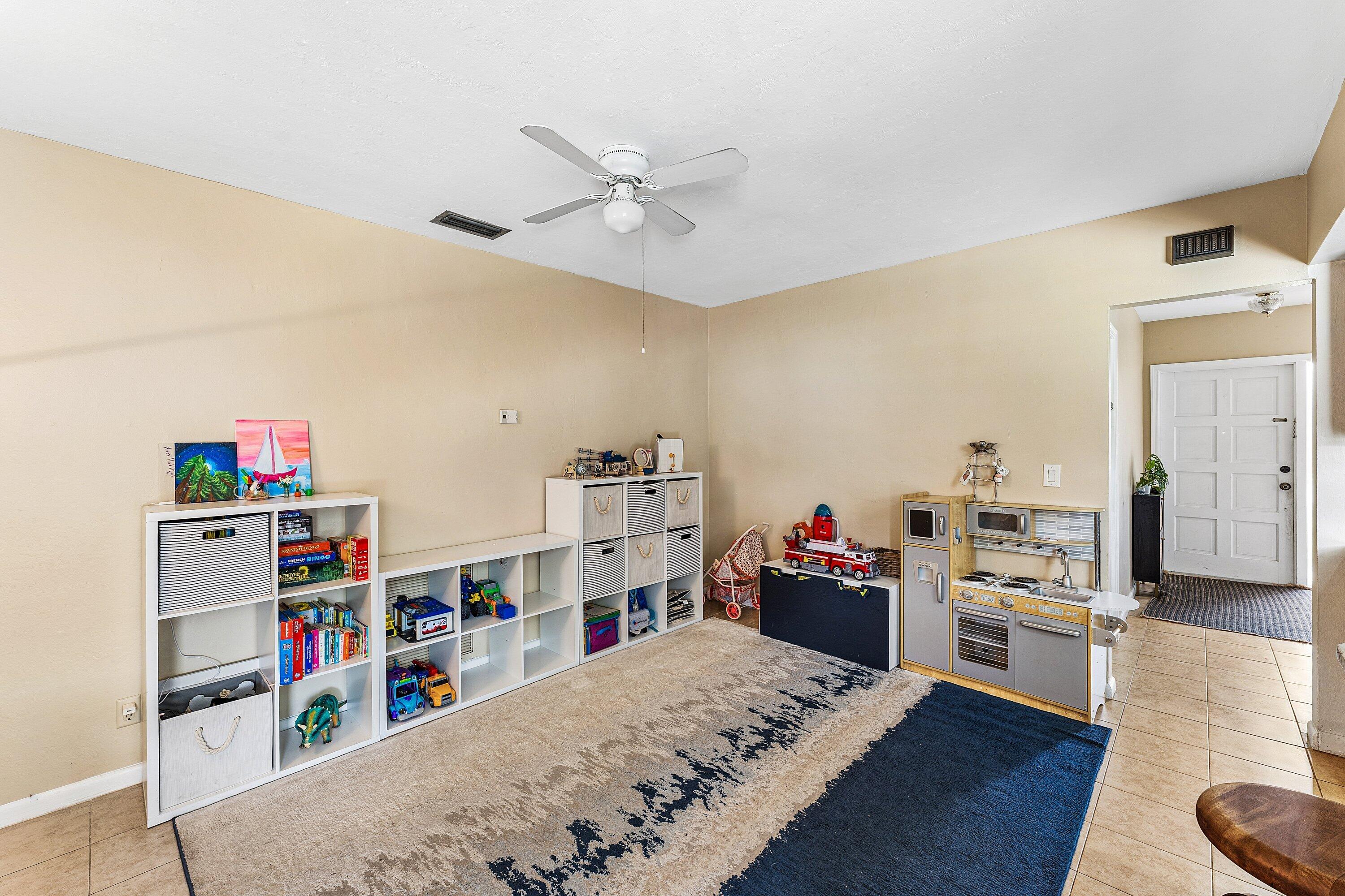 UNIVERSITY PARK COUNTRY CLUB ESTS IN - Residential Lease