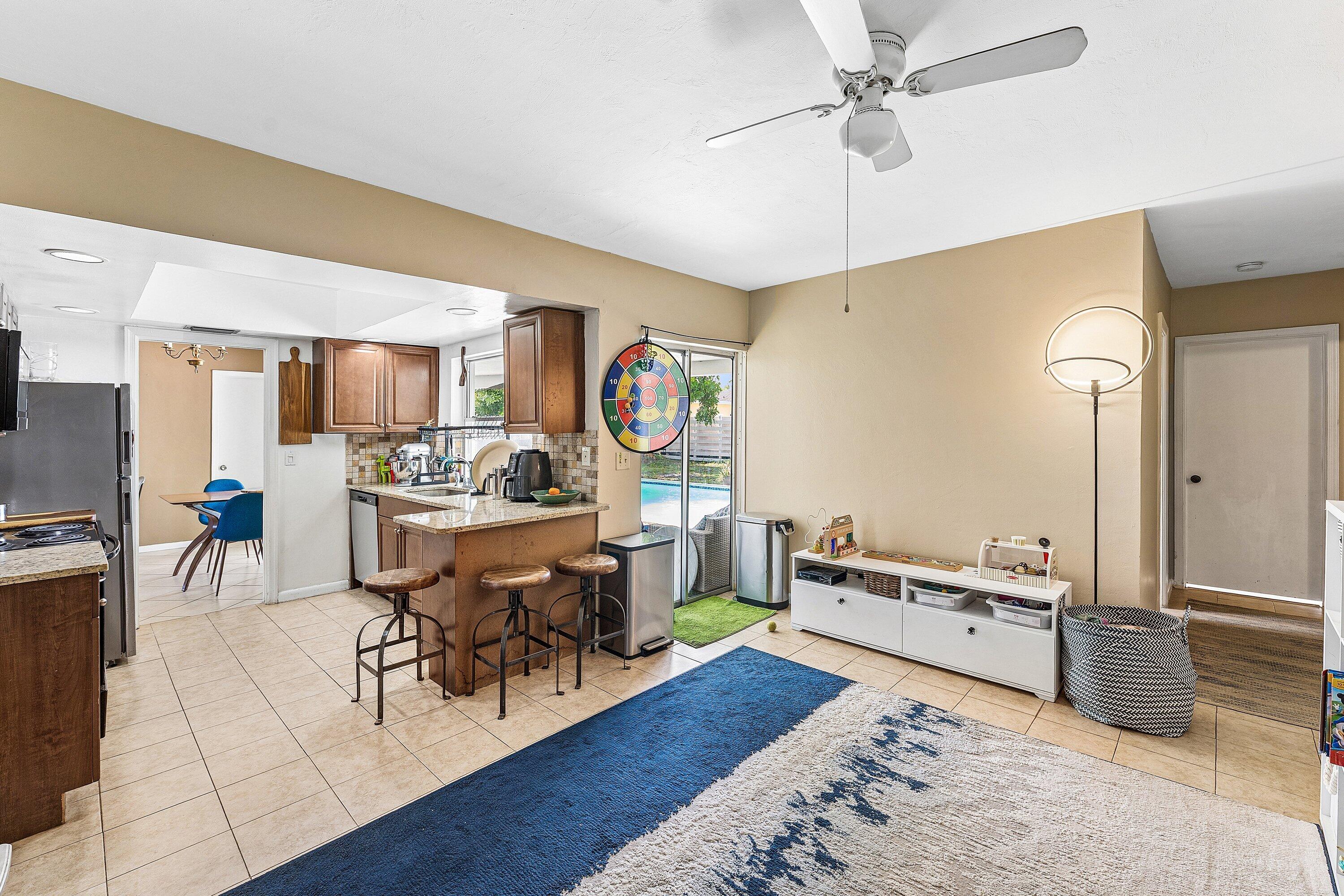 UNIVERSITY PARK COUNTRY CLUB ESTS IN - Residential Lease