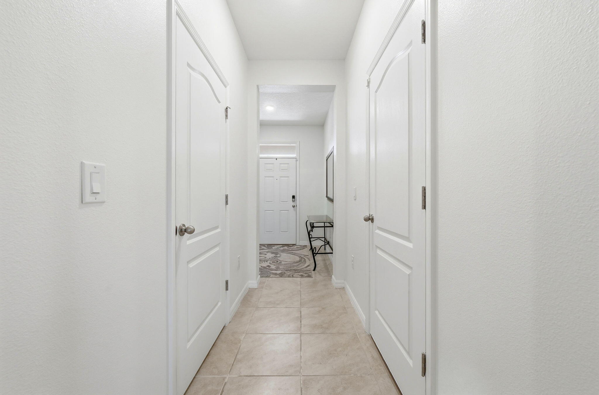 VENEZIA TOWNHOUSES - Residential Lease