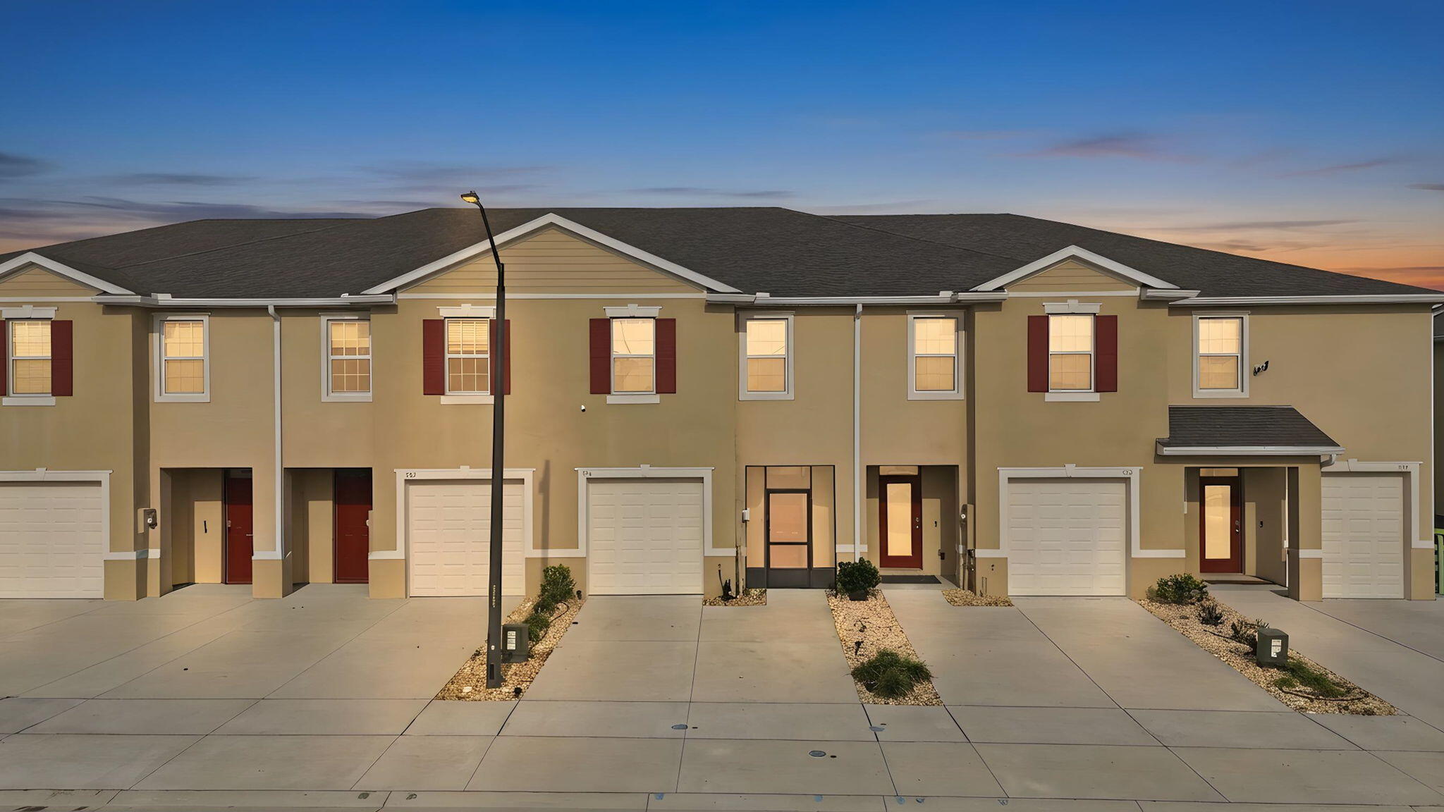 VENEZIA TOWNHOUSES - Residential Lease
