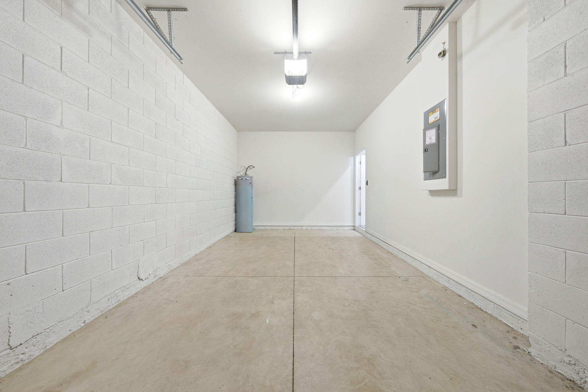 VENEZIA TOWNHOUSES - Residential Lease