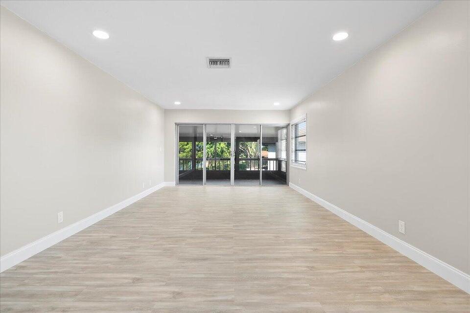 PALM GREENS AT VILLA DEL RAY CONDO II - Residential