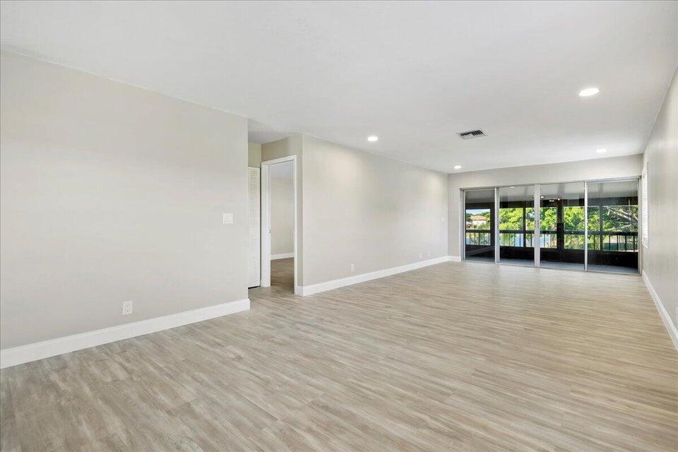 PALM GREENS AT VILLA DEL RAY CONDO II - Residential