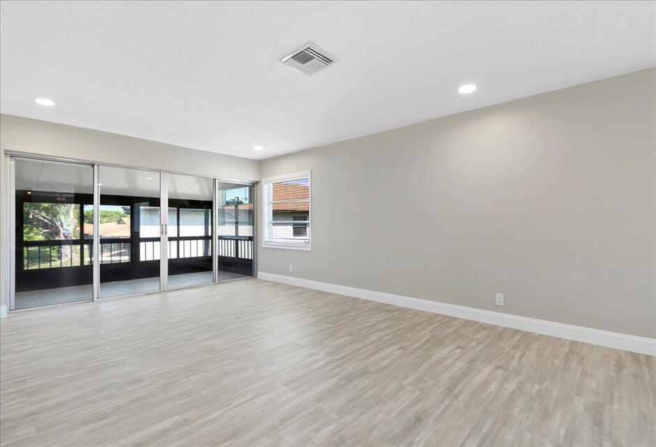 PALM GREENS AT VILLA DEL RAY CONDO II - Residential