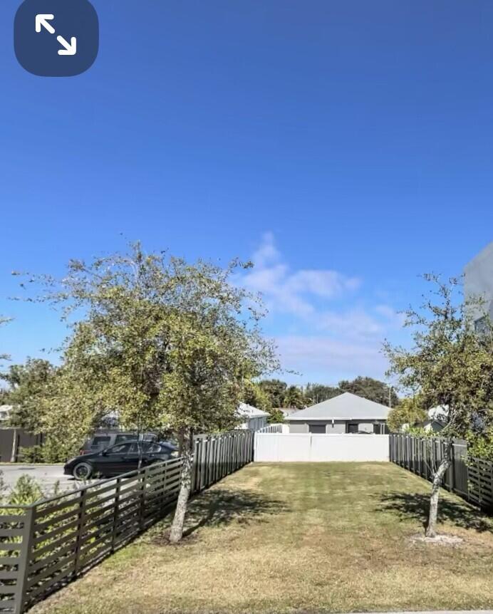 Excellent opportunity for development in Foster Road Subdistrict, a zone created to support a variety of mixed use projects with both residential and commercial potential.  The area encourages flexible design, be it vertical or horizontal construction.