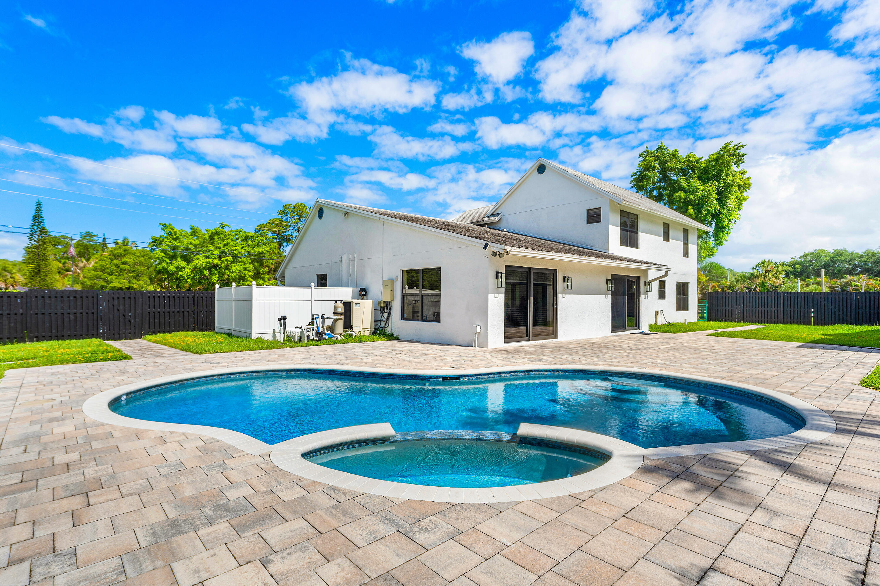 LOXAHATCHEE GROVES - Residential Lease