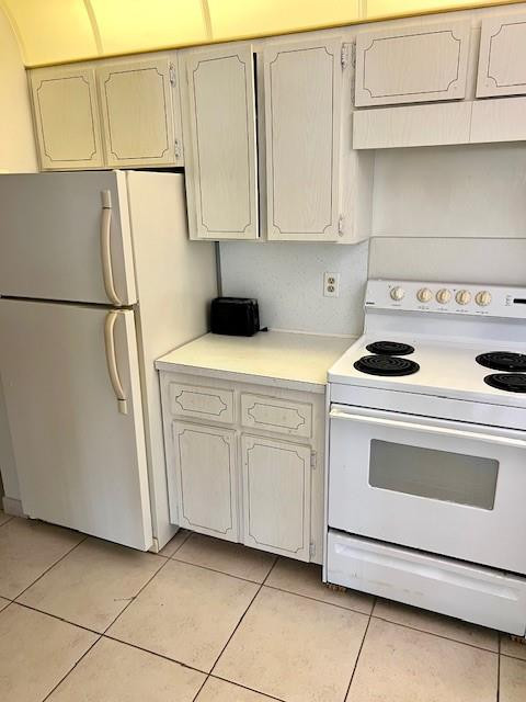 CRYSTAL COURT MANOR NO 11 CONDO - Residential Lease