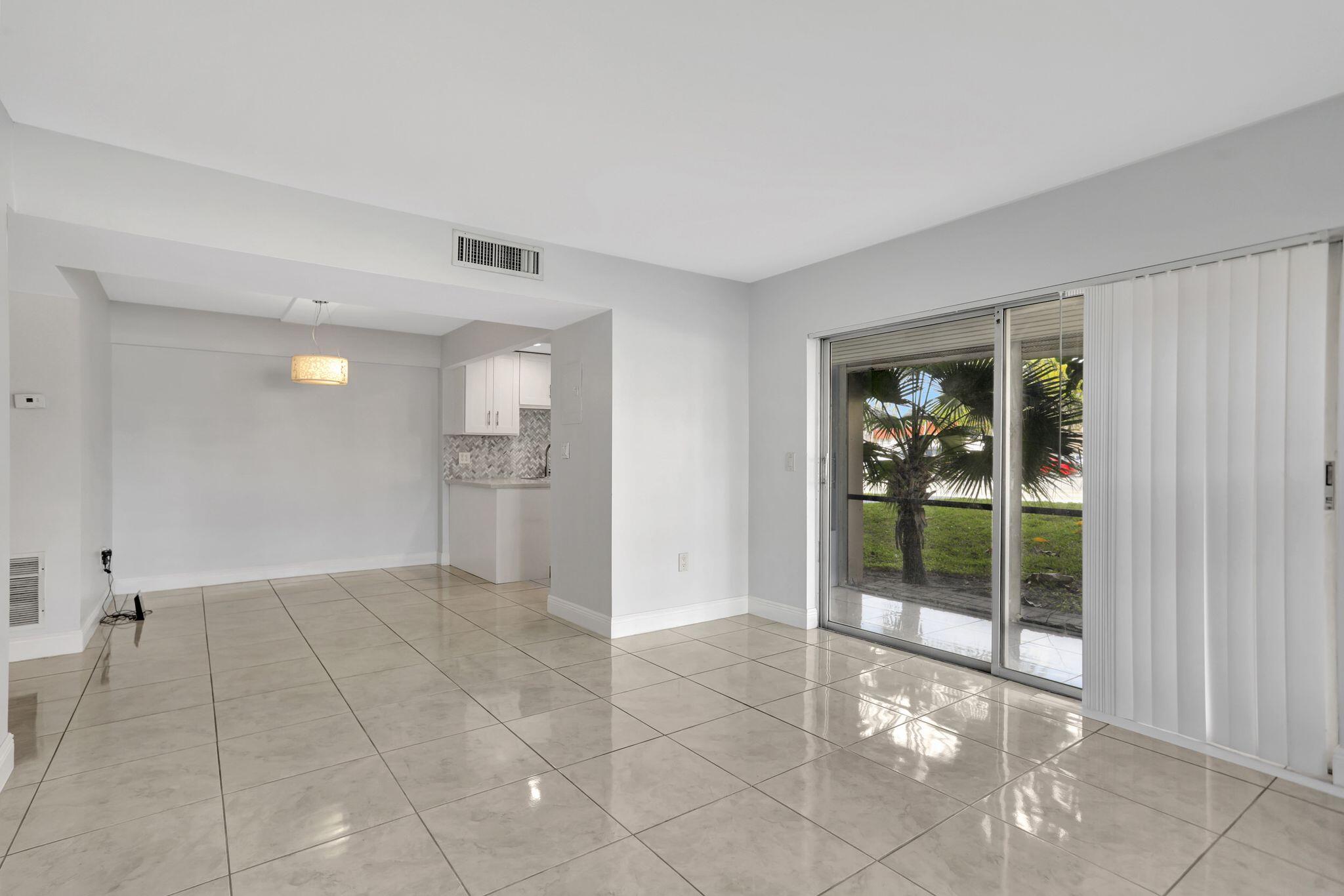 MANORS OF INVERRARY I-3 - Residential Lease