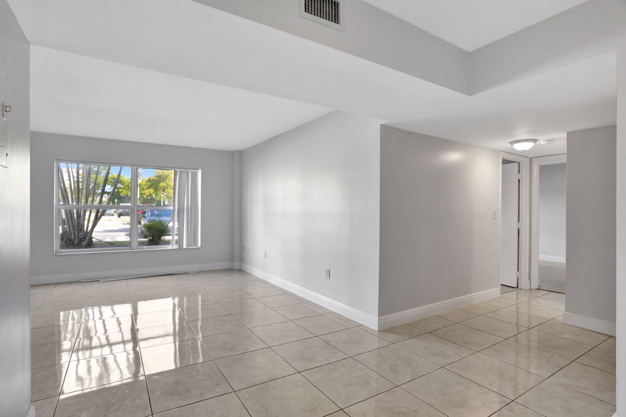 MANORS OF INVERRARY I-3 - Residential Lease