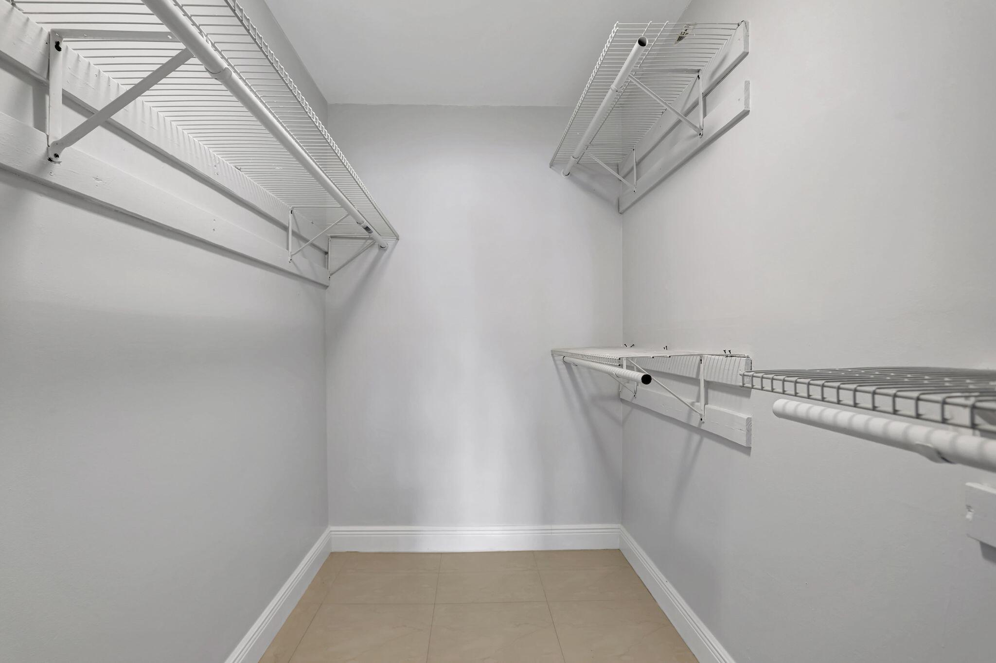 MANORS OF INVERRARY I-3 - Residential Lease