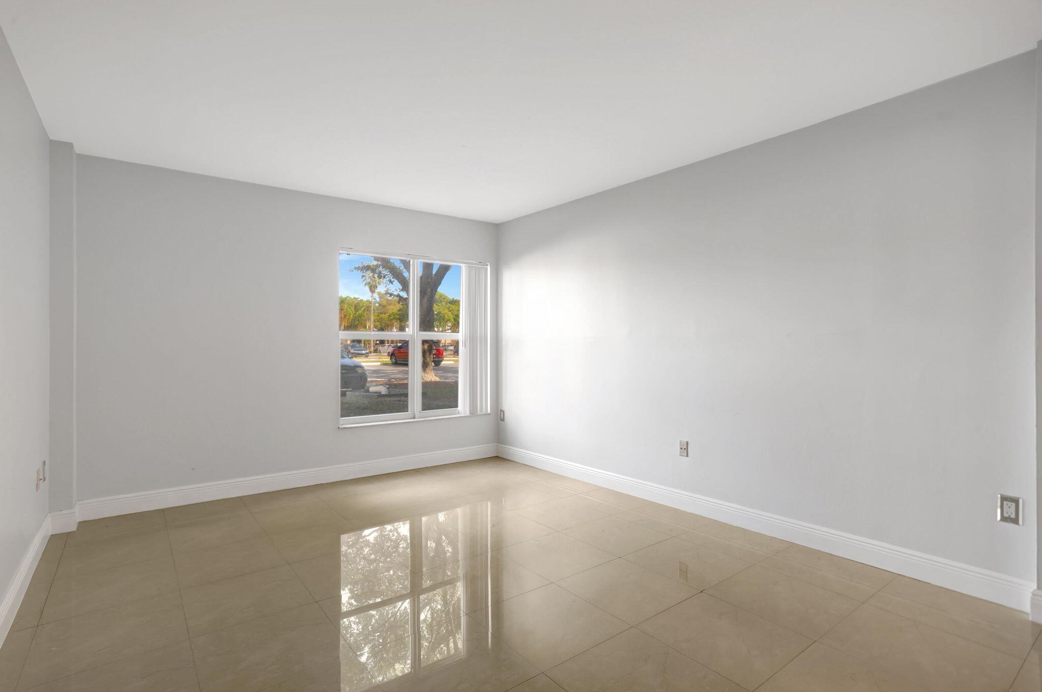 MANORS OF INVERRARY I-3 - Residential Lease
