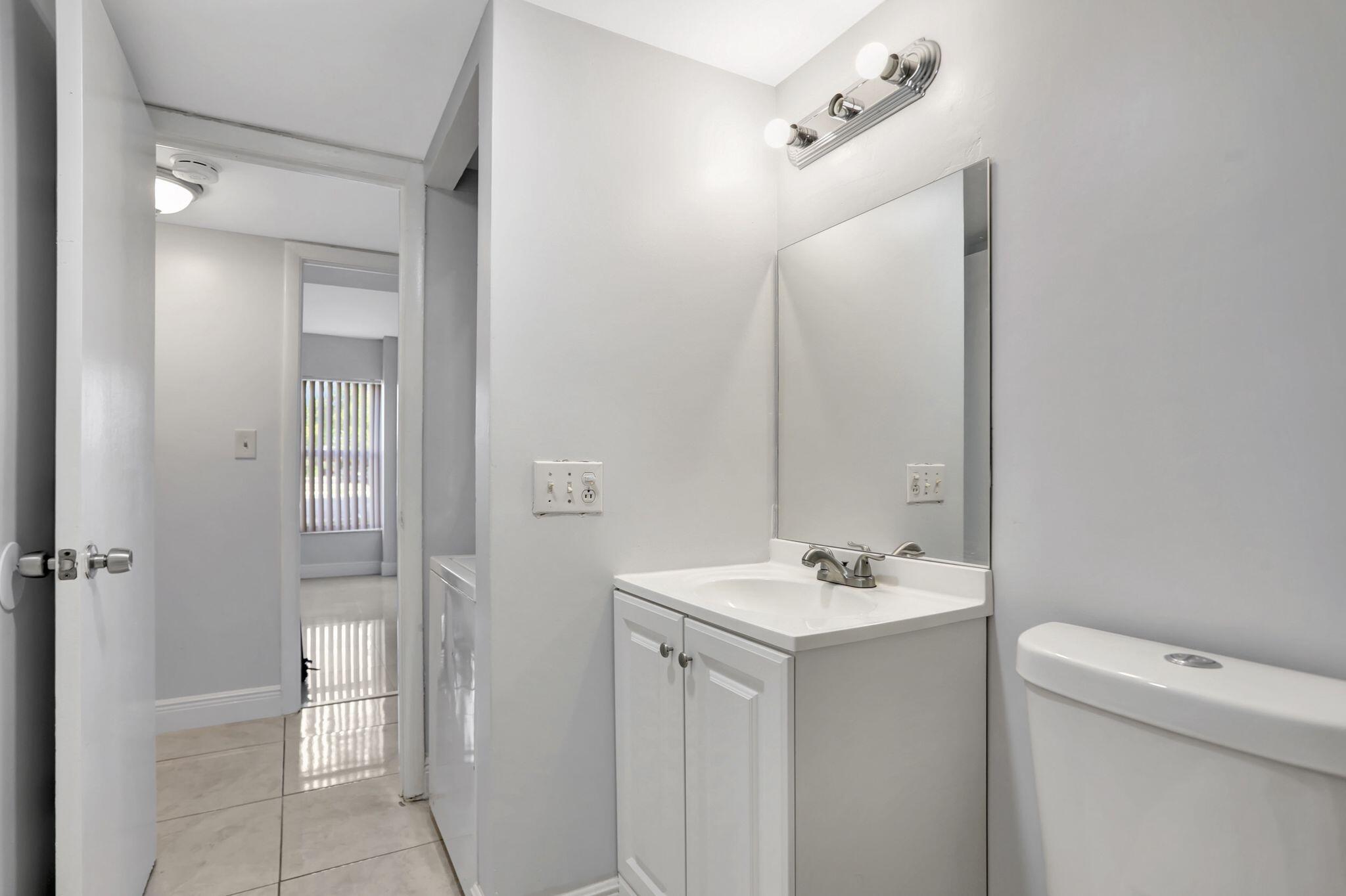 MANORS OF INVERRARY I-3 - Residential Lease
