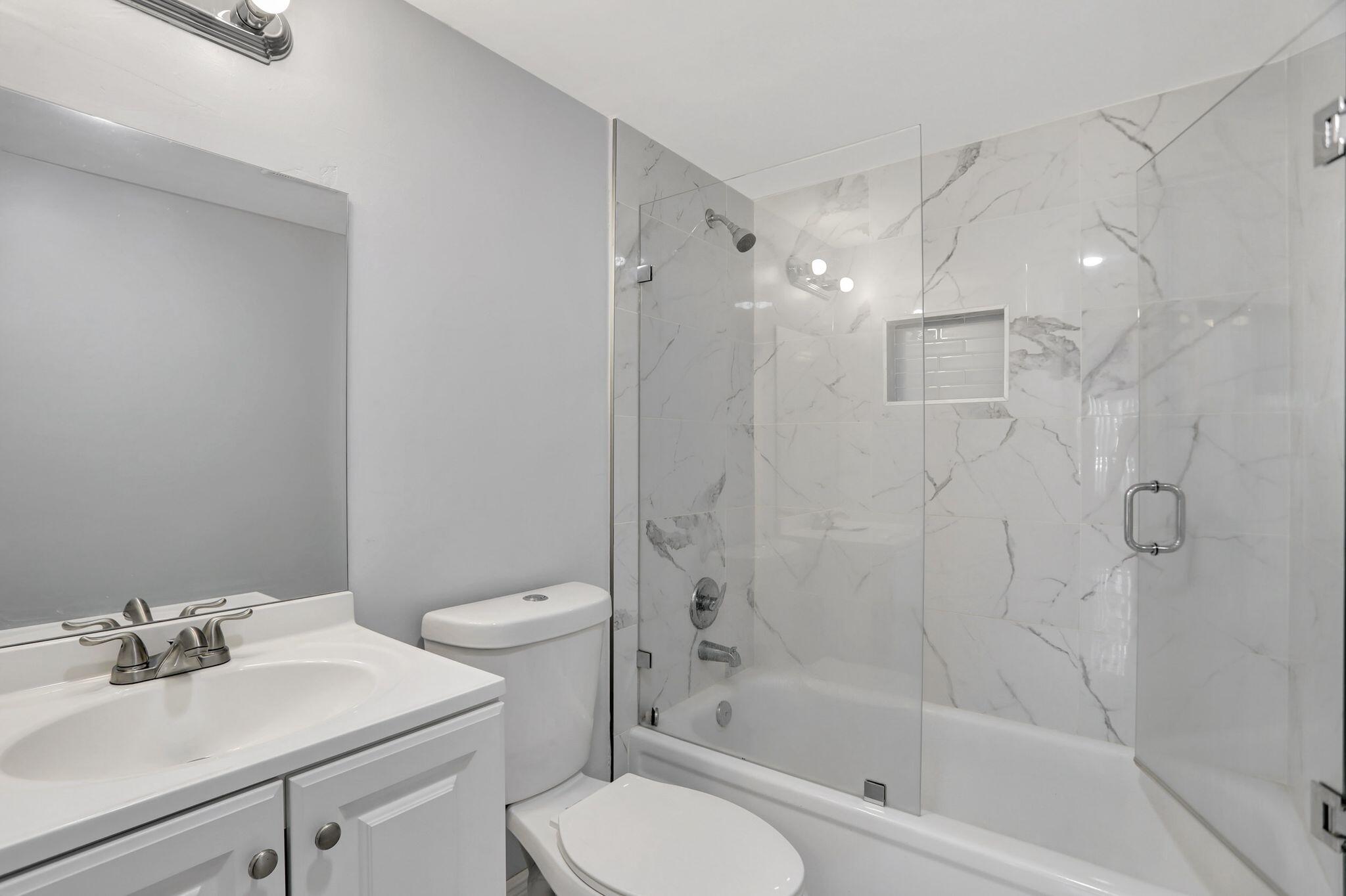 MANORS OF INVERRARY I-3 - Residential Lease