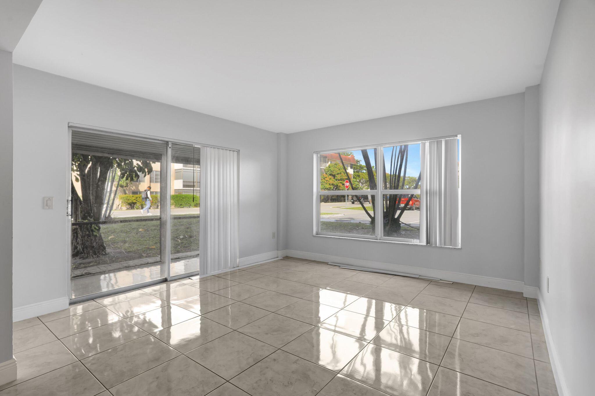 MANORS OF INVERRARY I-3 - Residential Lease