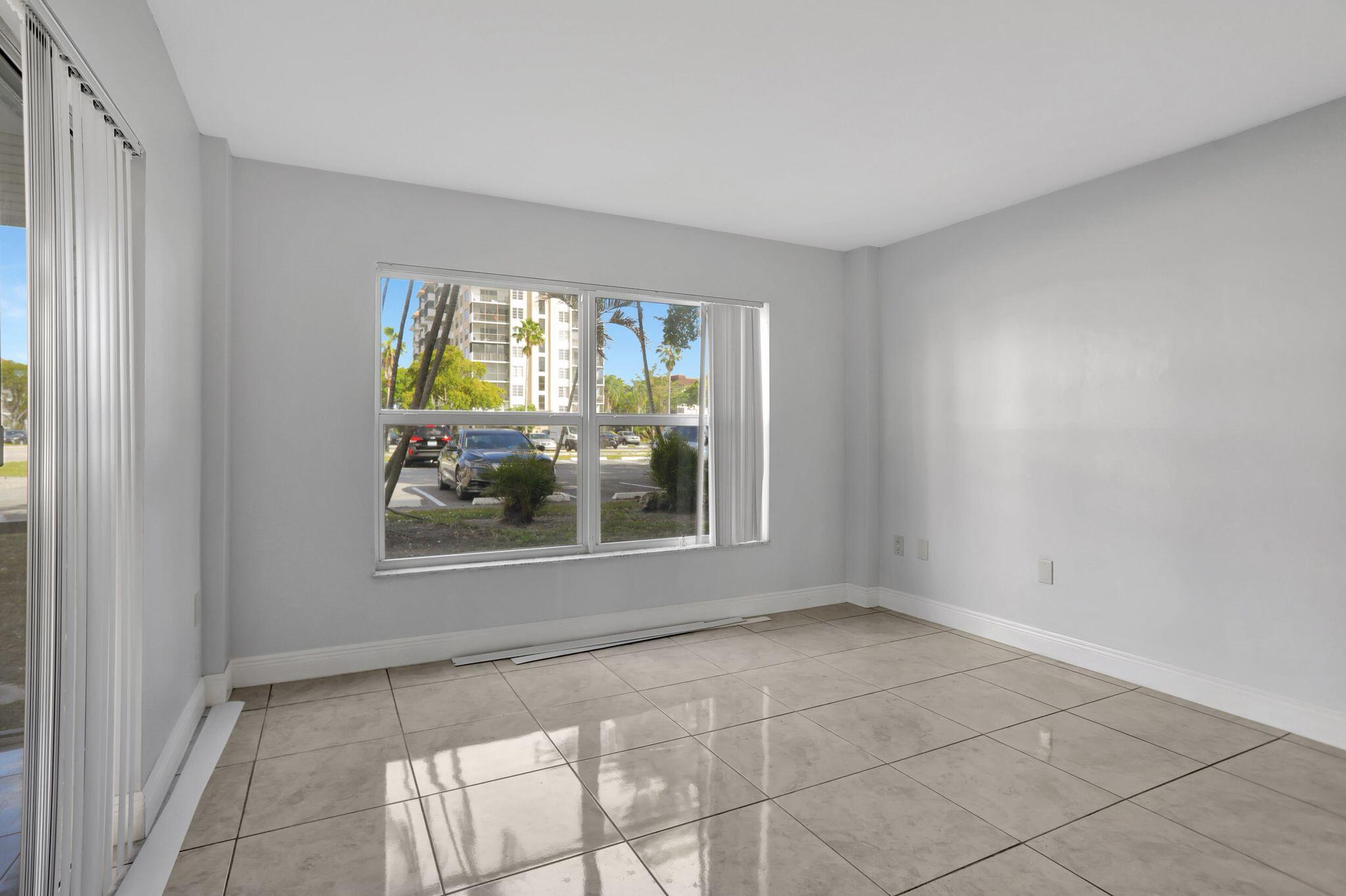 MANORS OF INVERRARY I-3 - Residential Lease