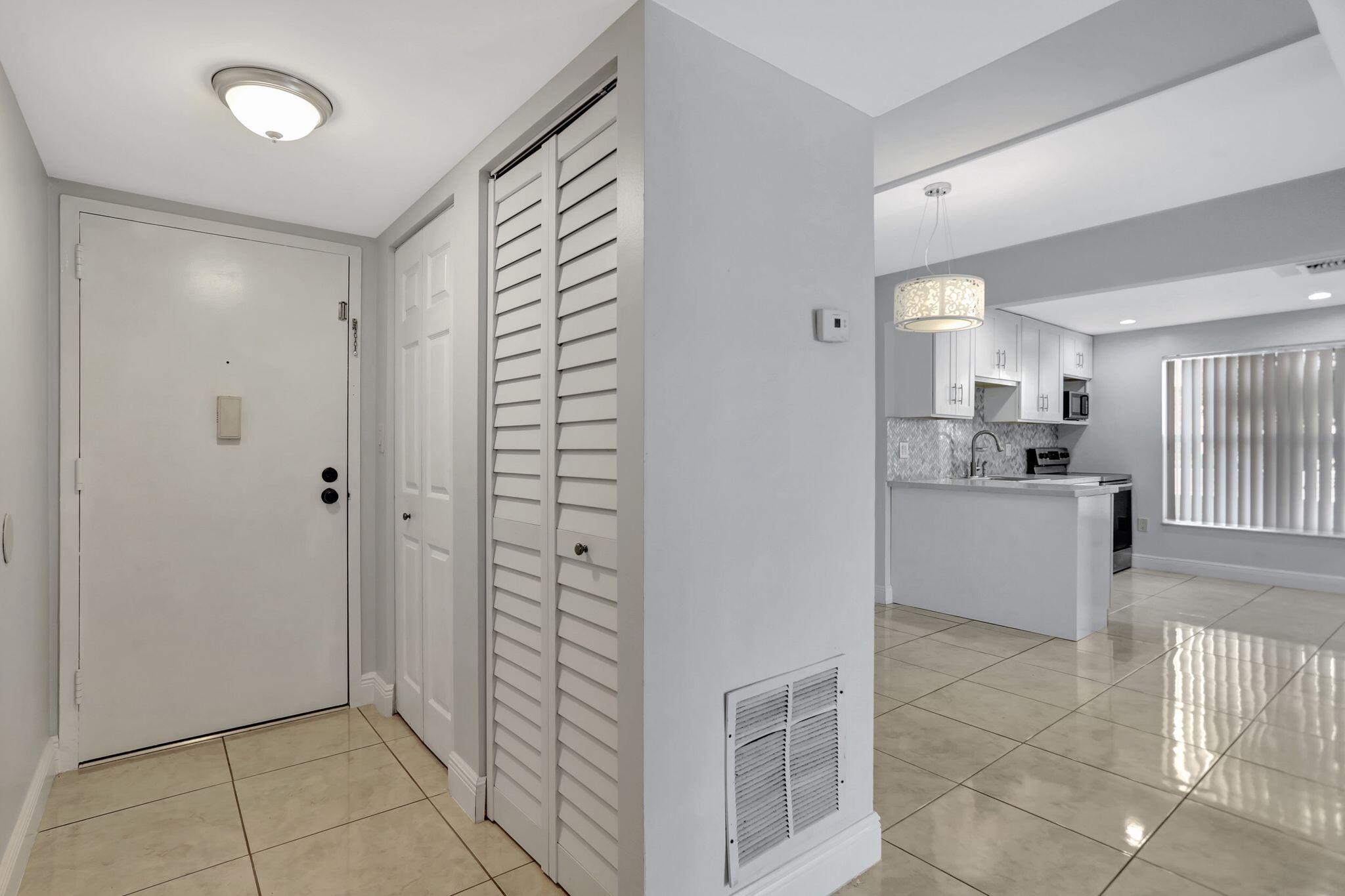 MANORS OF INVERRARY I-3 - Residential Lease