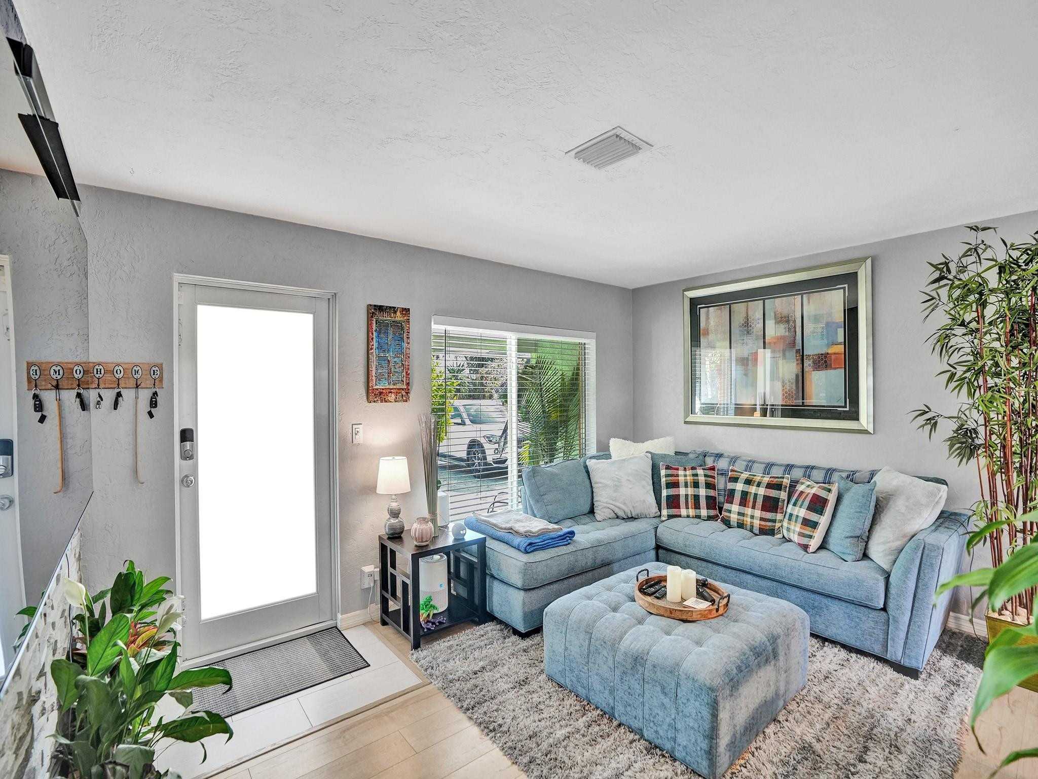 Lauderdale Park 6-33 1/2 - Residential
