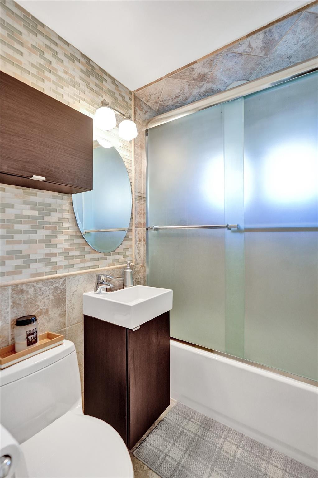 Lauderdale Park 6-33 1/2 - Residential