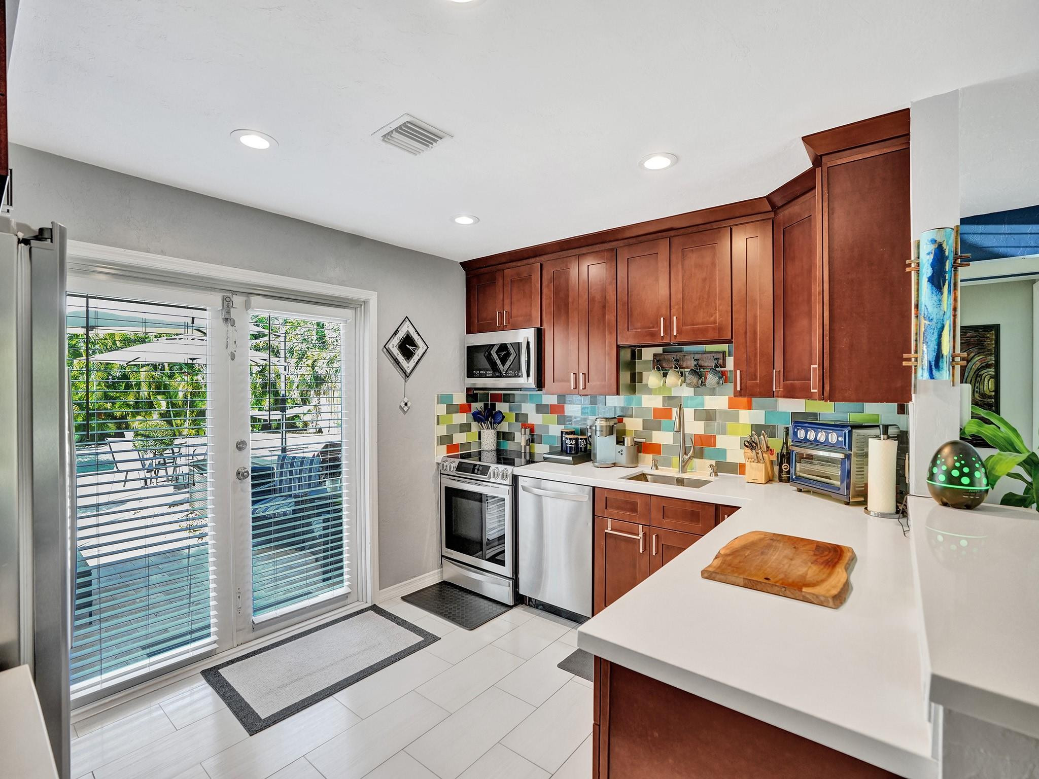 Lauderdale Park 6-33 1/2 - Residential
