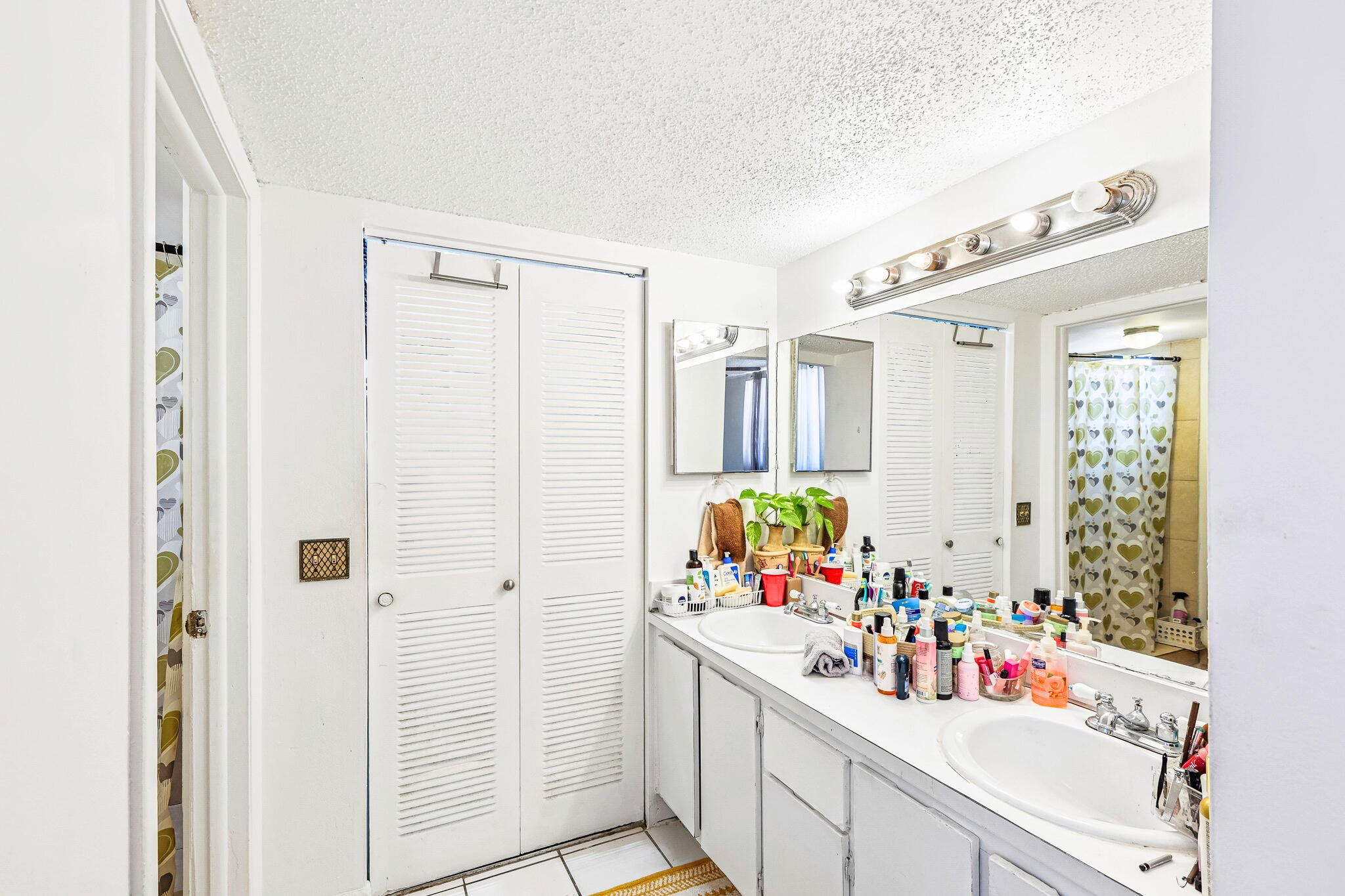 INDIAN CREEK TOWER CONDO - Residential
