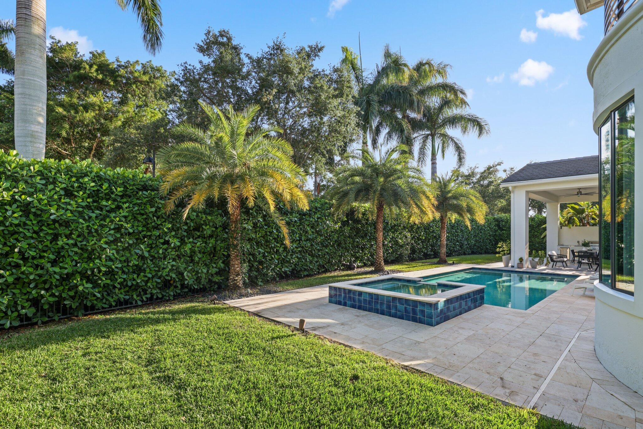 ROYAL PALM POLO - Residential