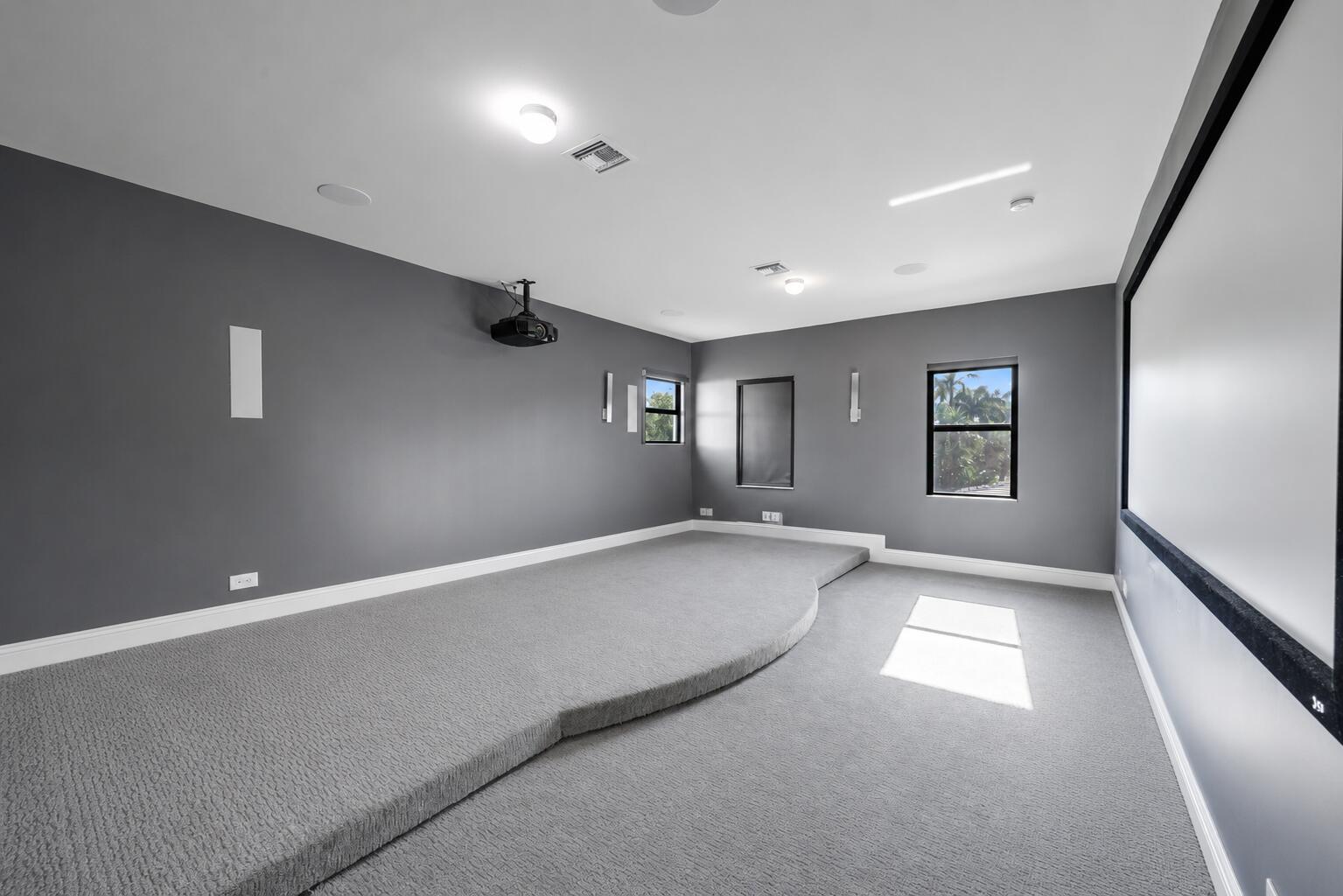ROYAL PALM POLO - Residential