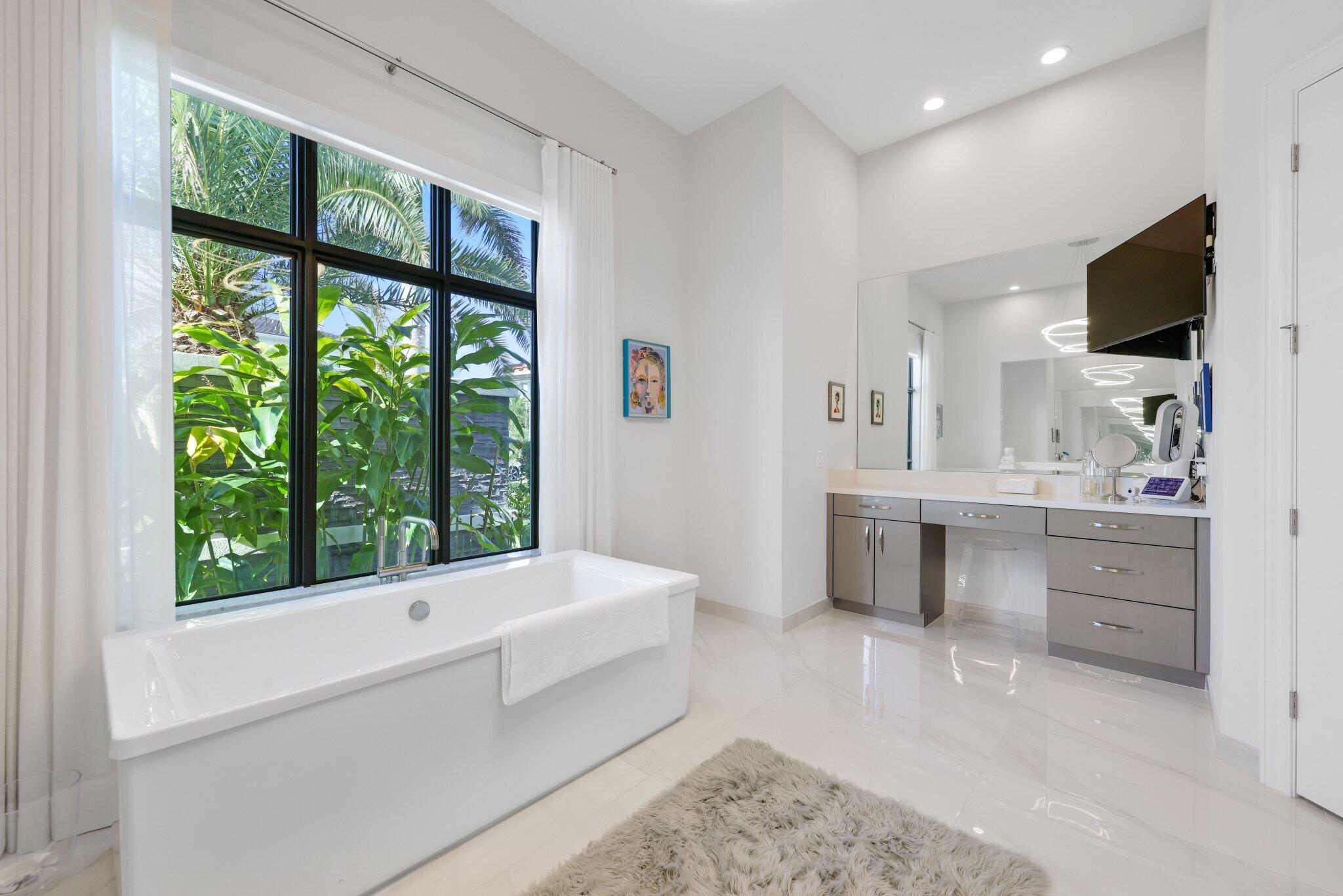 ROYAL PALM POLO - Residential