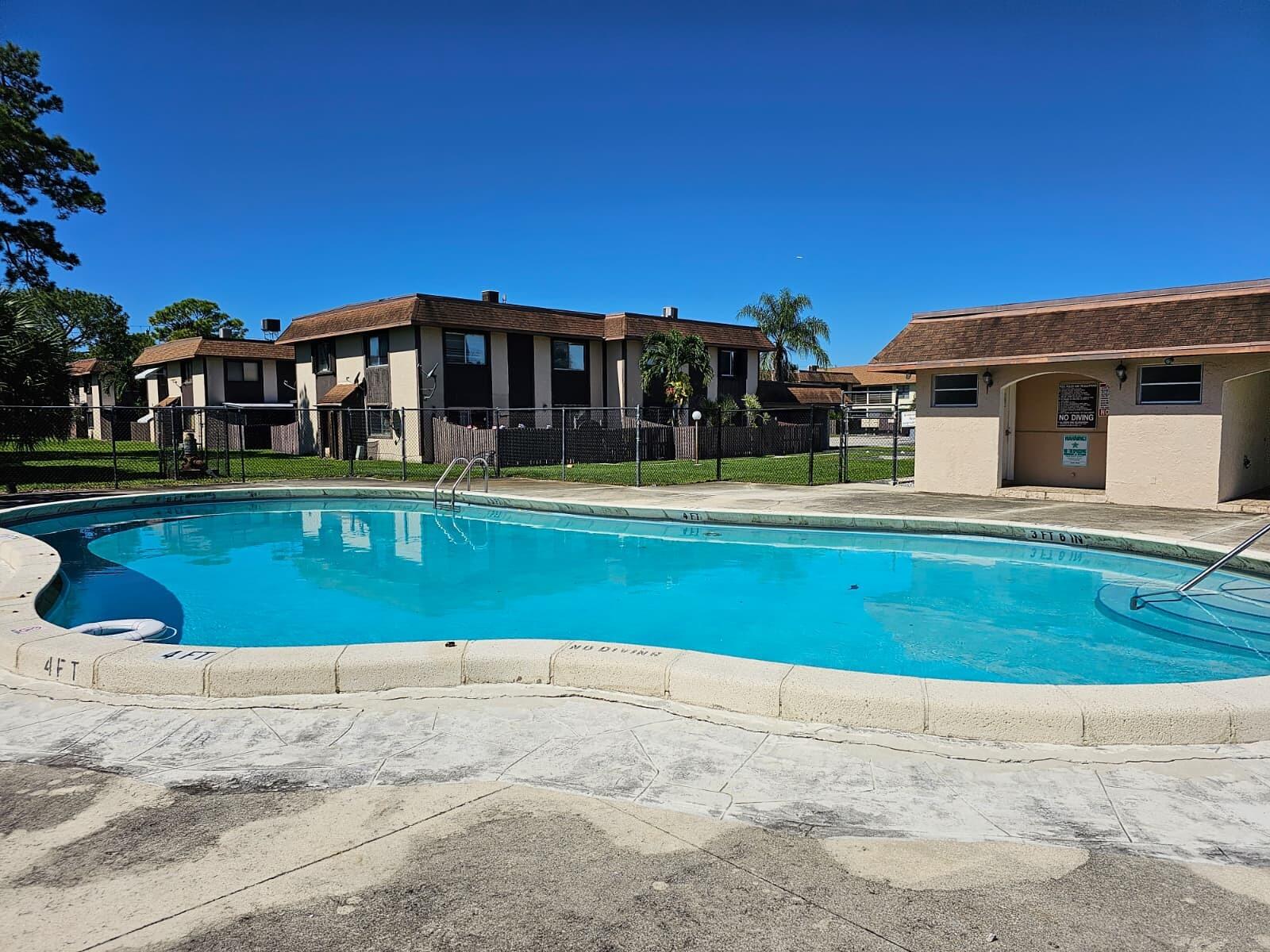 QUAIL HOLLOW CONDO - Residential