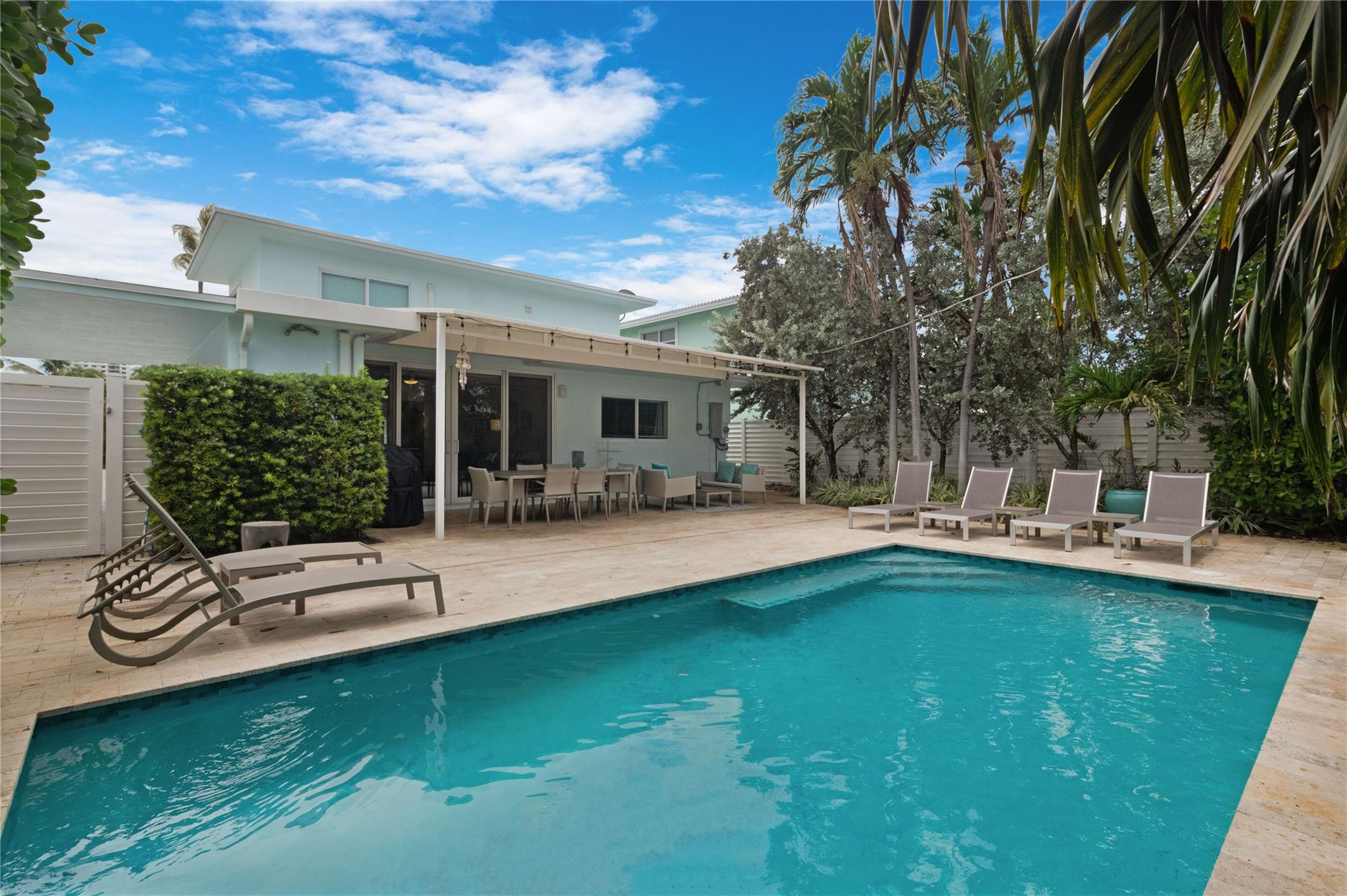 LAS OLAS BY THE SEA EXT - Residential