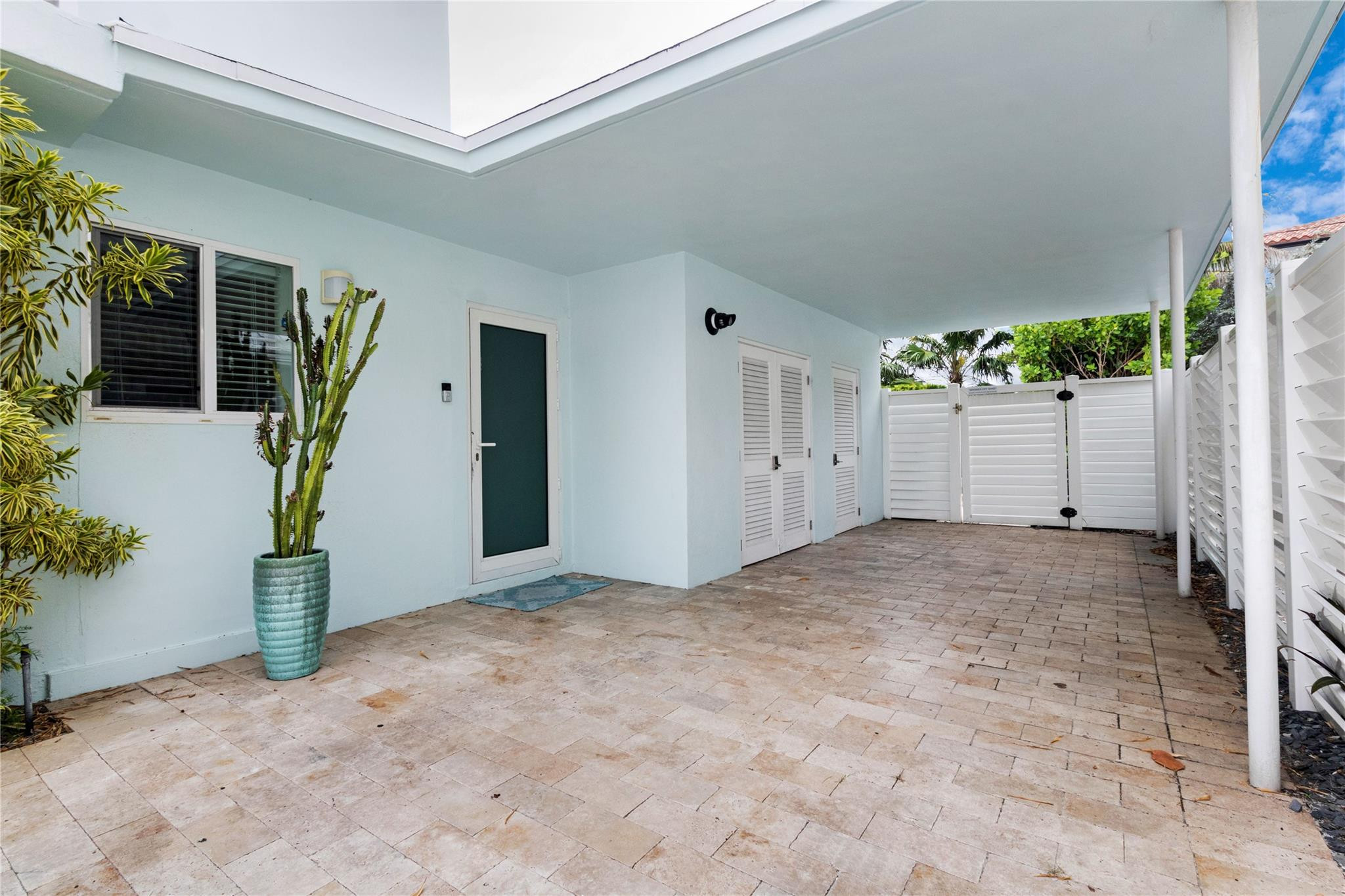 LAS OLAS BY THE SEA EXT - Residential