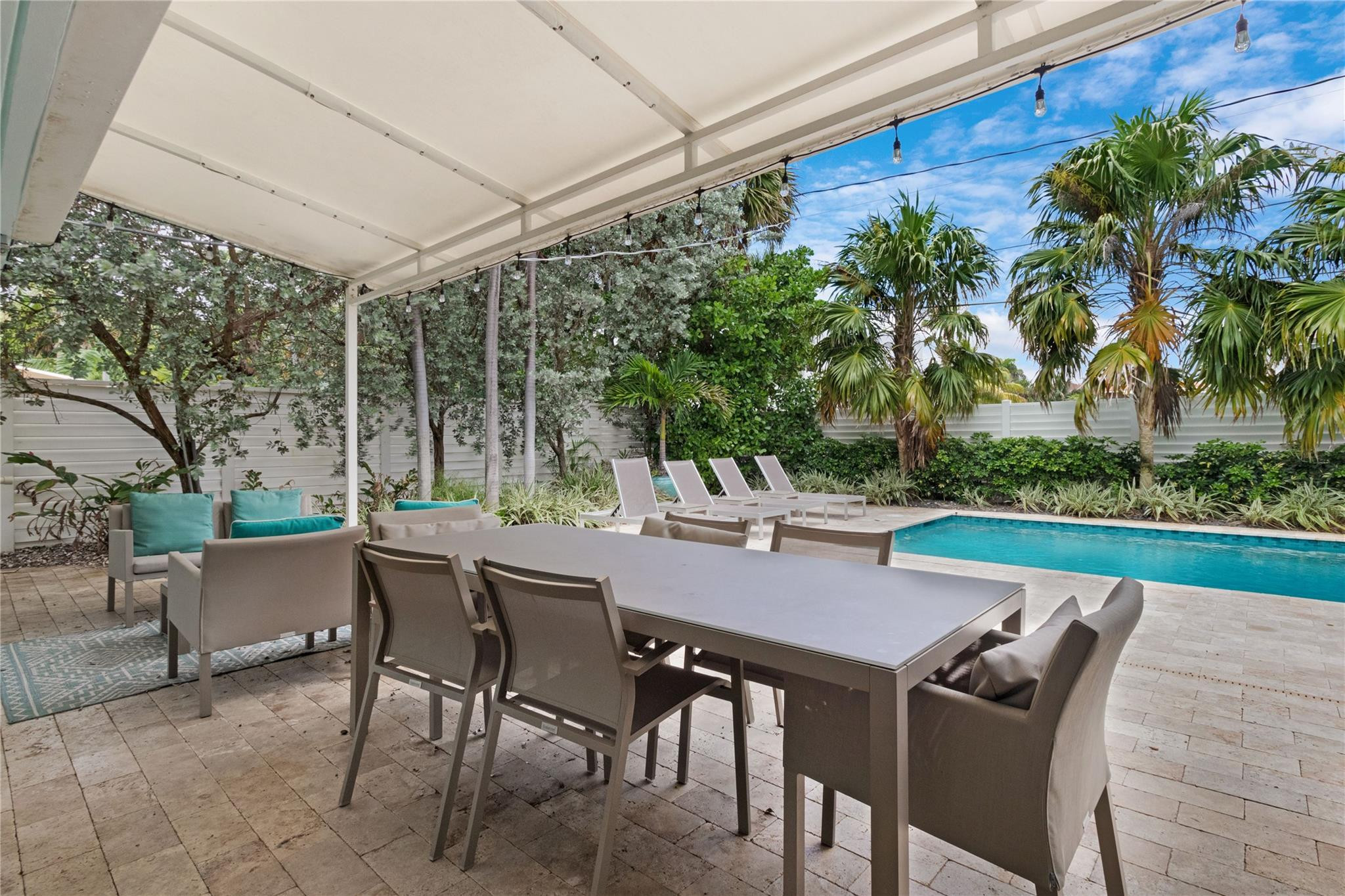 LAS OLAS BY THE SEA EXT - Residential