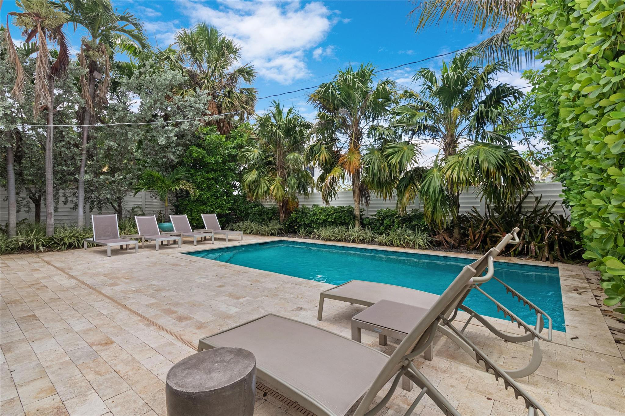 LAS OLAS BY THE SEA EXT - Residential