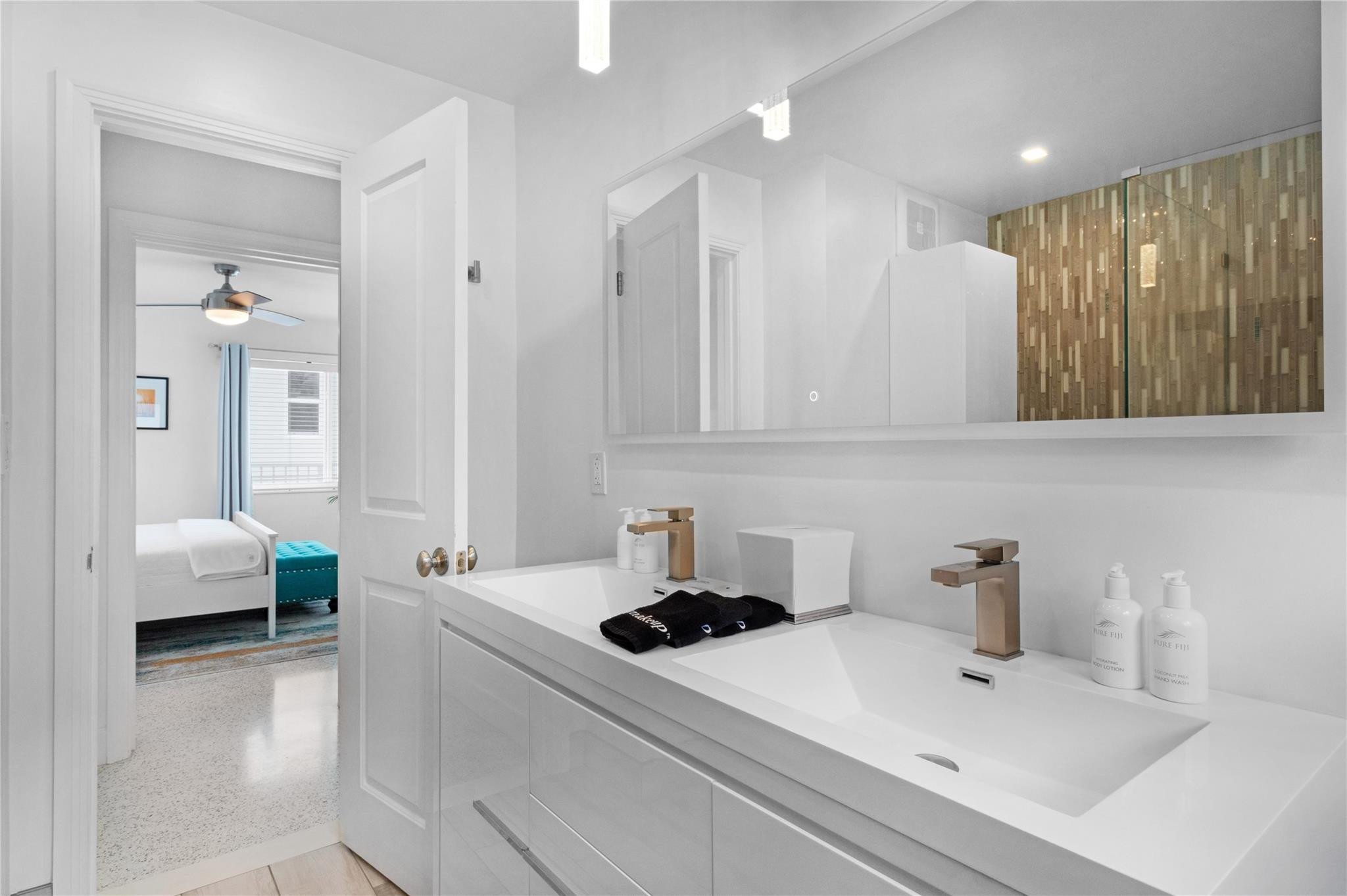LAS OLAS BY THE SEA EXT - Residential