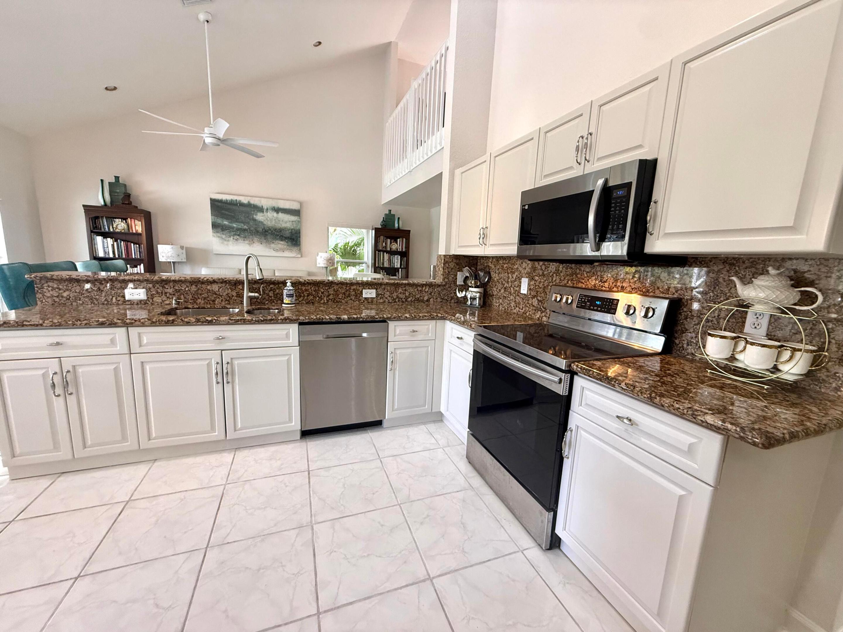 BOYNTON WATERS - Residential